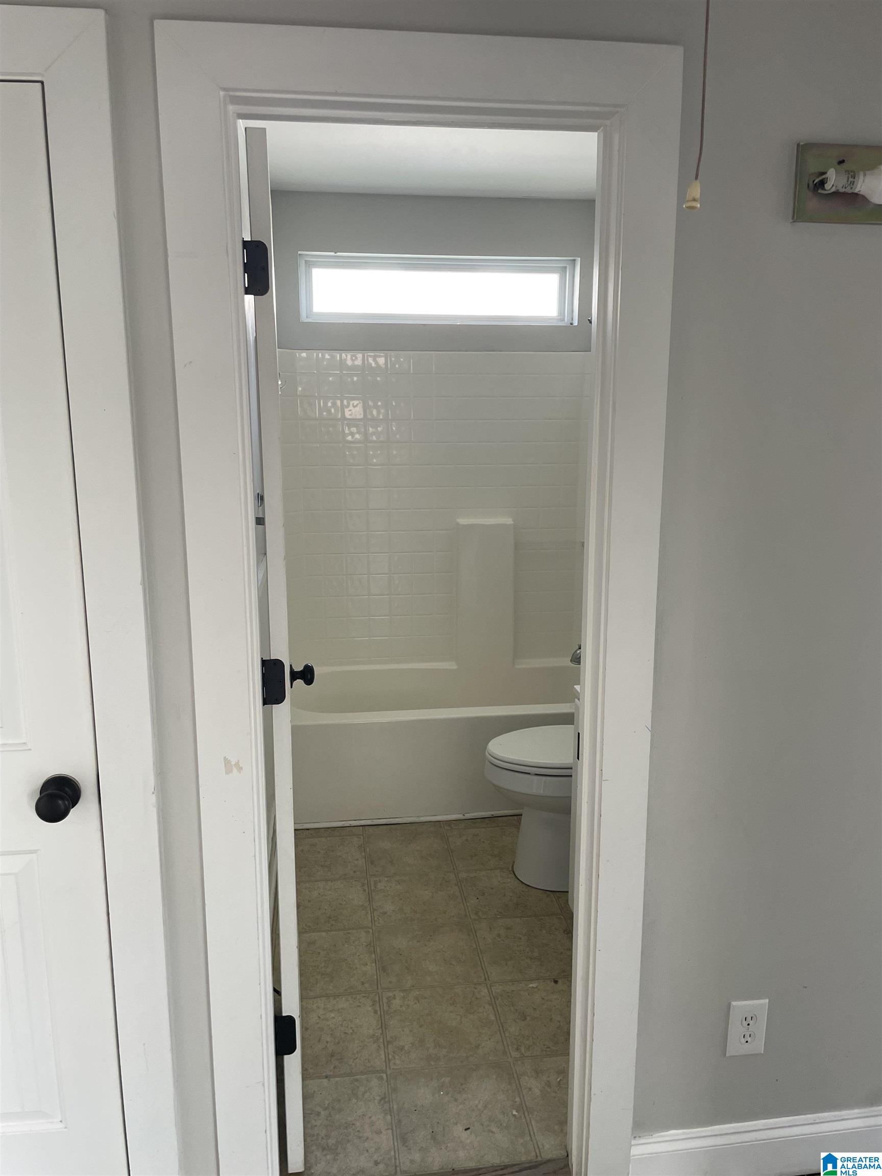 Photo 4 of Single family home for sale at 213 Stonecreek Trl, Calera, AL 35040 | MLS# 21464845 | Listing updated on 2026-09-14