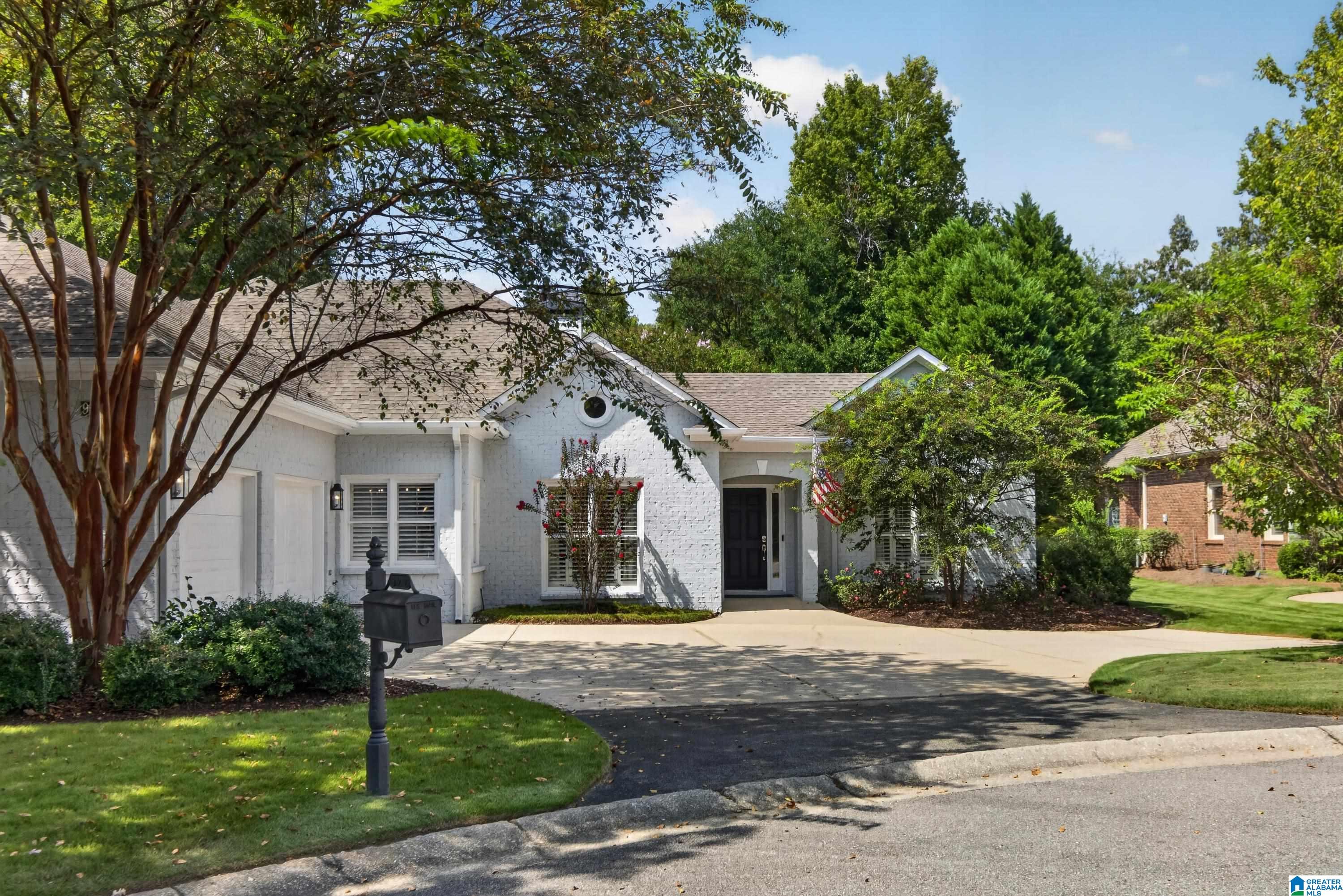 Photo 1 of Single family home for sale at 922 Caledonian Way, Vestavia, AL 35242 | MLS# 21464876 | Listing updated on 2026-09-24
