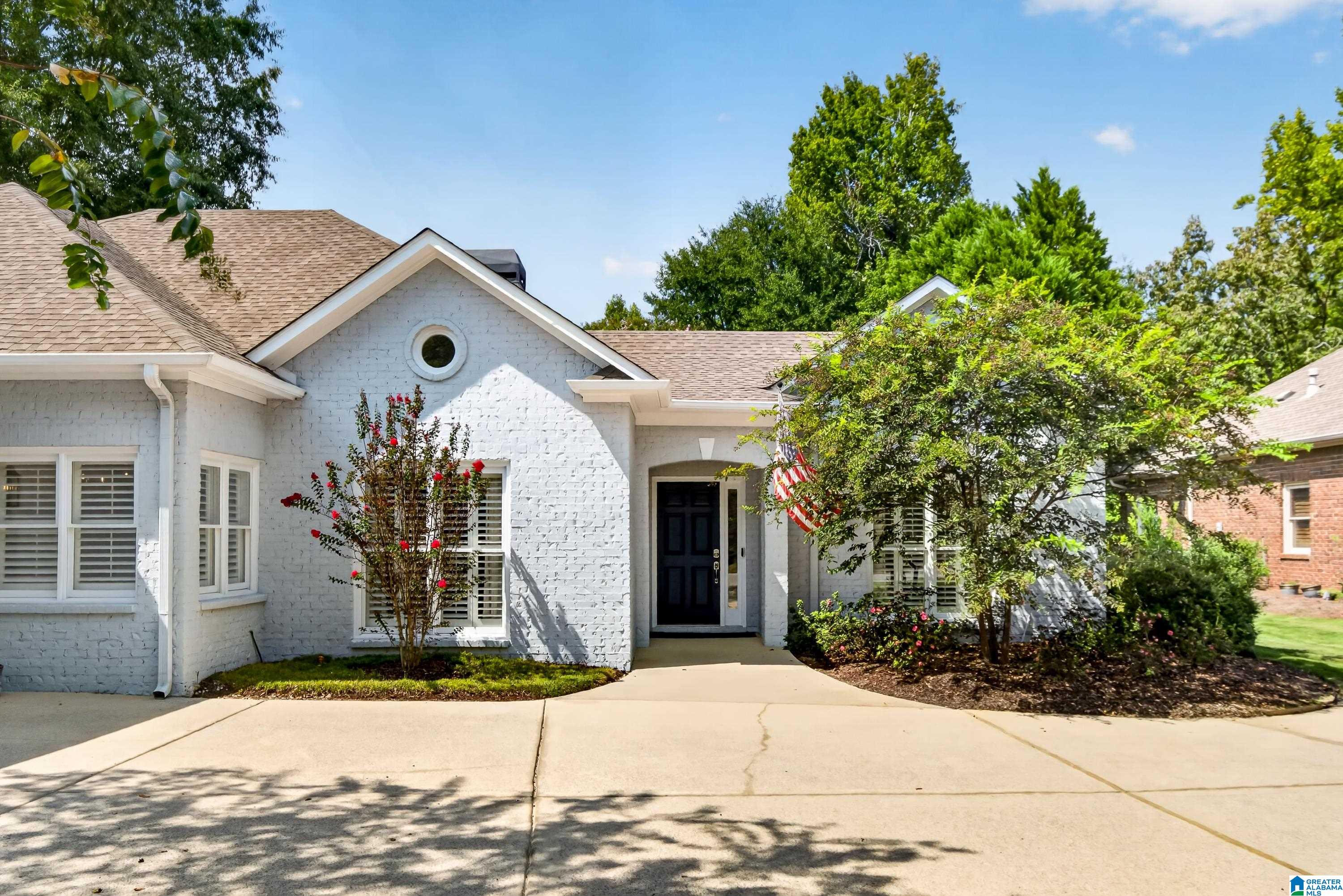 Photo 4 of Single family home for sale at 922 Caledonian Way, Vestavia, AL 35242 | MLS# 21464876 | Listing updated on 2026-09-24