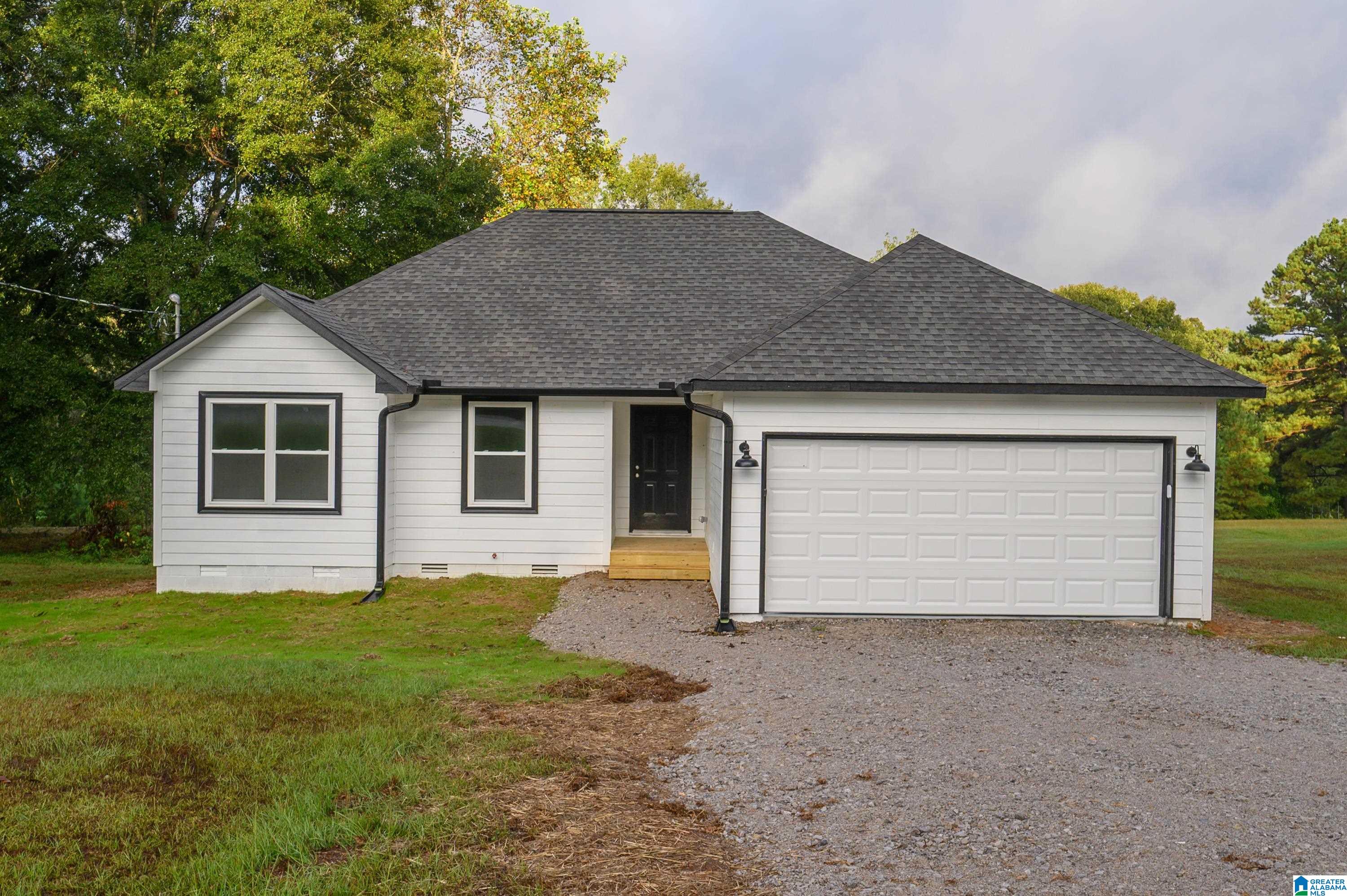 Single family home for sale at 9715 County Rd 51, JEMISON, AL 35085 | MLS# 21464877