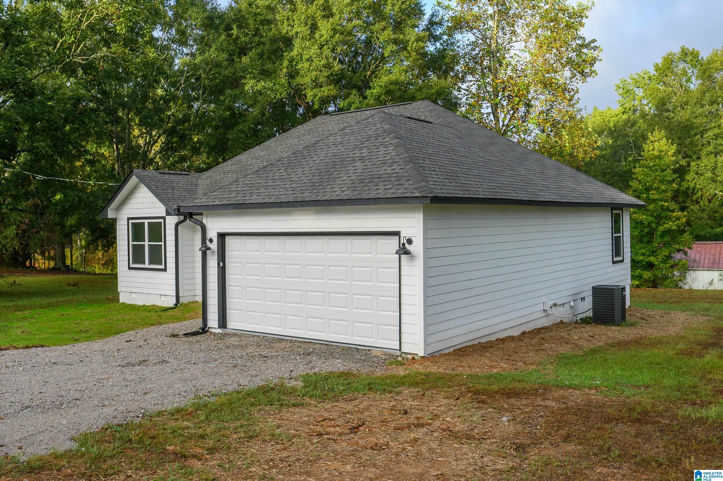Photo 3 of Single family home for sale at 9715 County Rd 51, Jemison, AL 35085 | MLS# 21464877 | Listing updated on 2026-09-18