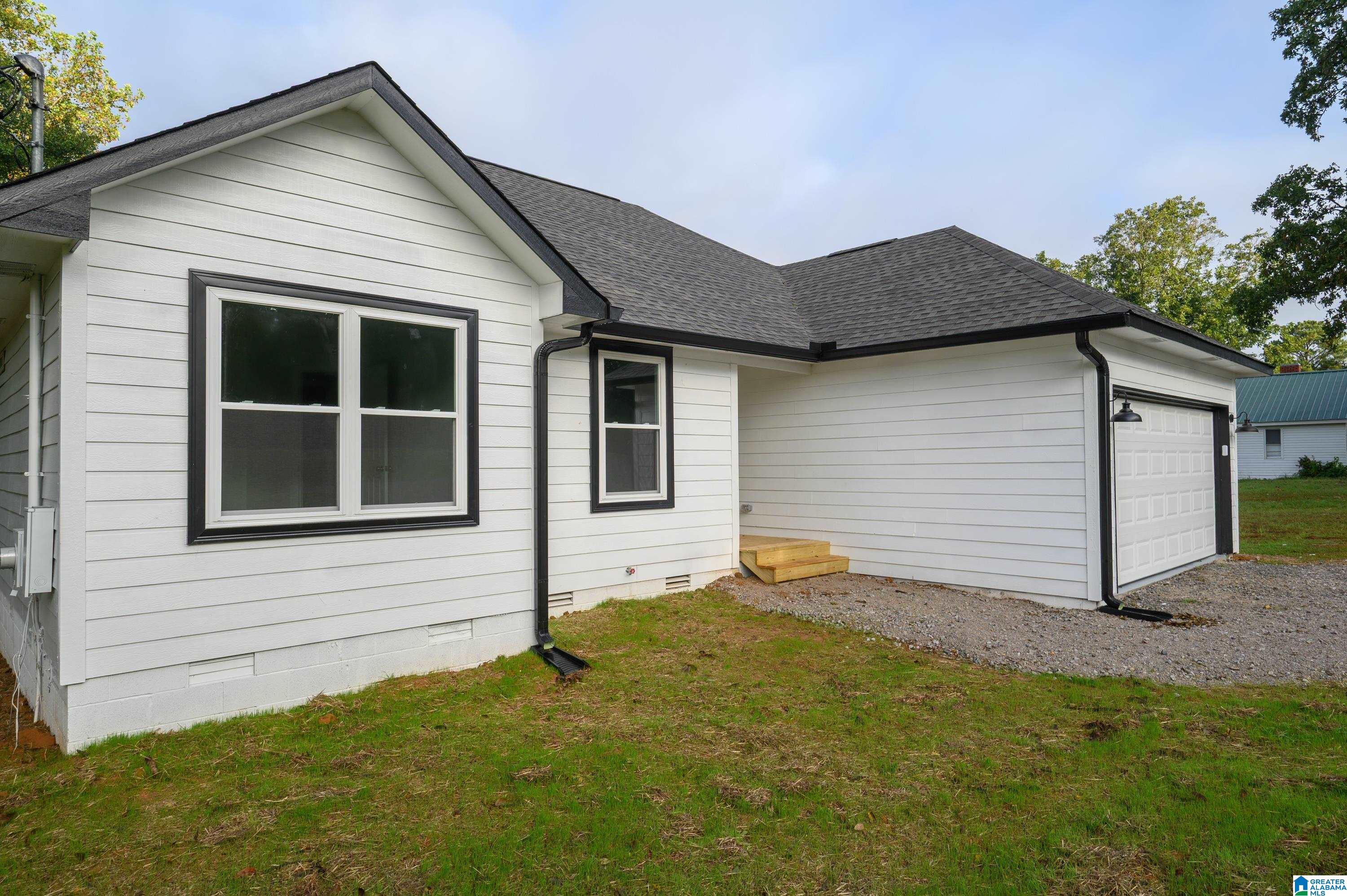 Photo 3 of Single family home for sale at 9715 County Rd 51, Jemison, AL 35085 | MLS# 21464877 | Listing updated on 2026-09-18