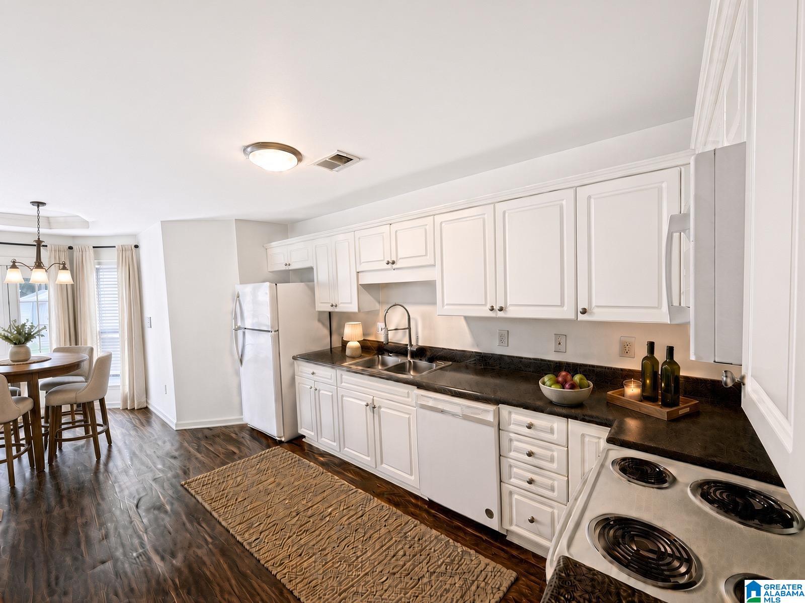 Photo 3 of Townhouse for sale at 404 Midridge Ln, Pelham, AL 35124 | MLS# 21464884 | Listing updated on 2026-09-26