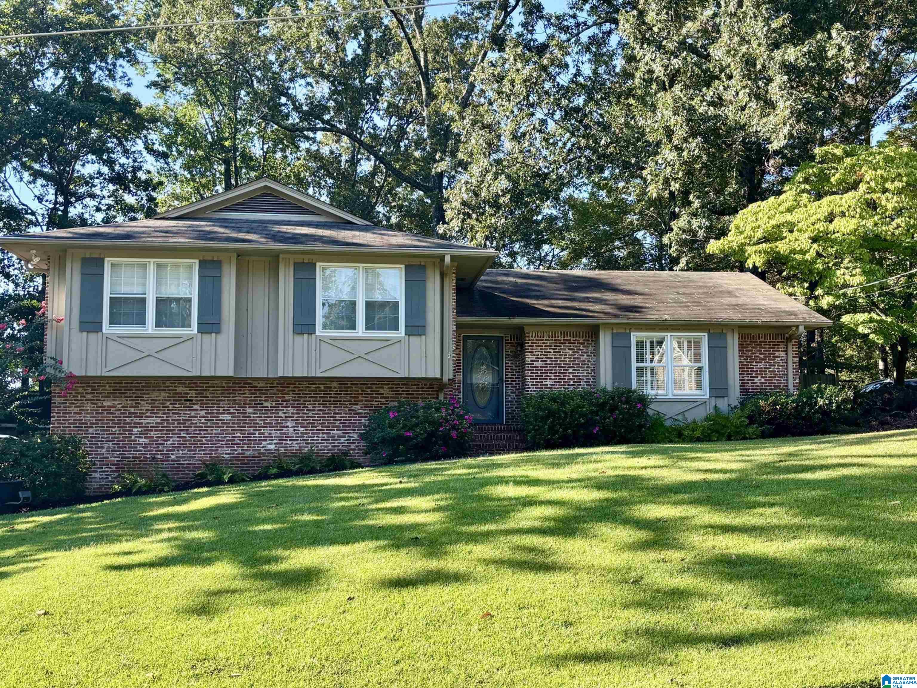Photo 2 of Single family home for sale at 3454 Birchtree Dr, Hoover, AL 35226 | MLS# 21464893 | Listing updated on 2026-09-18