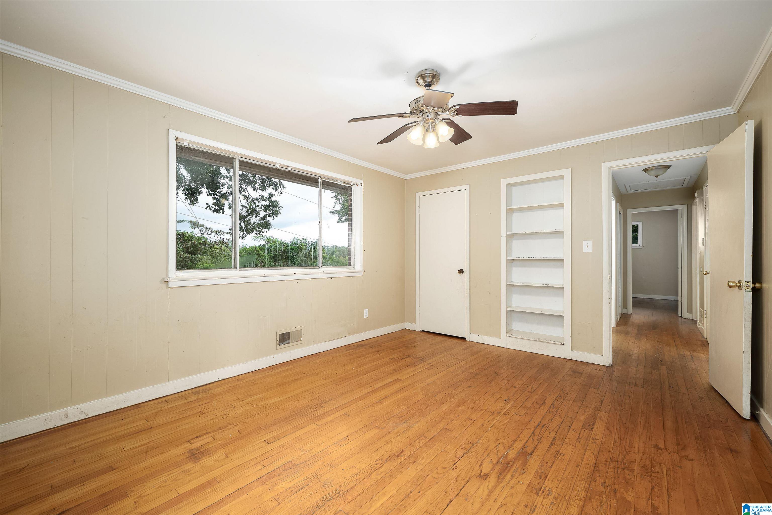 Photo 3 of Single family home for sale at 957 Hickory Cir, Birmingham, AL 35215 | MLS# 21464919 | Listing updated on 2026-09-15