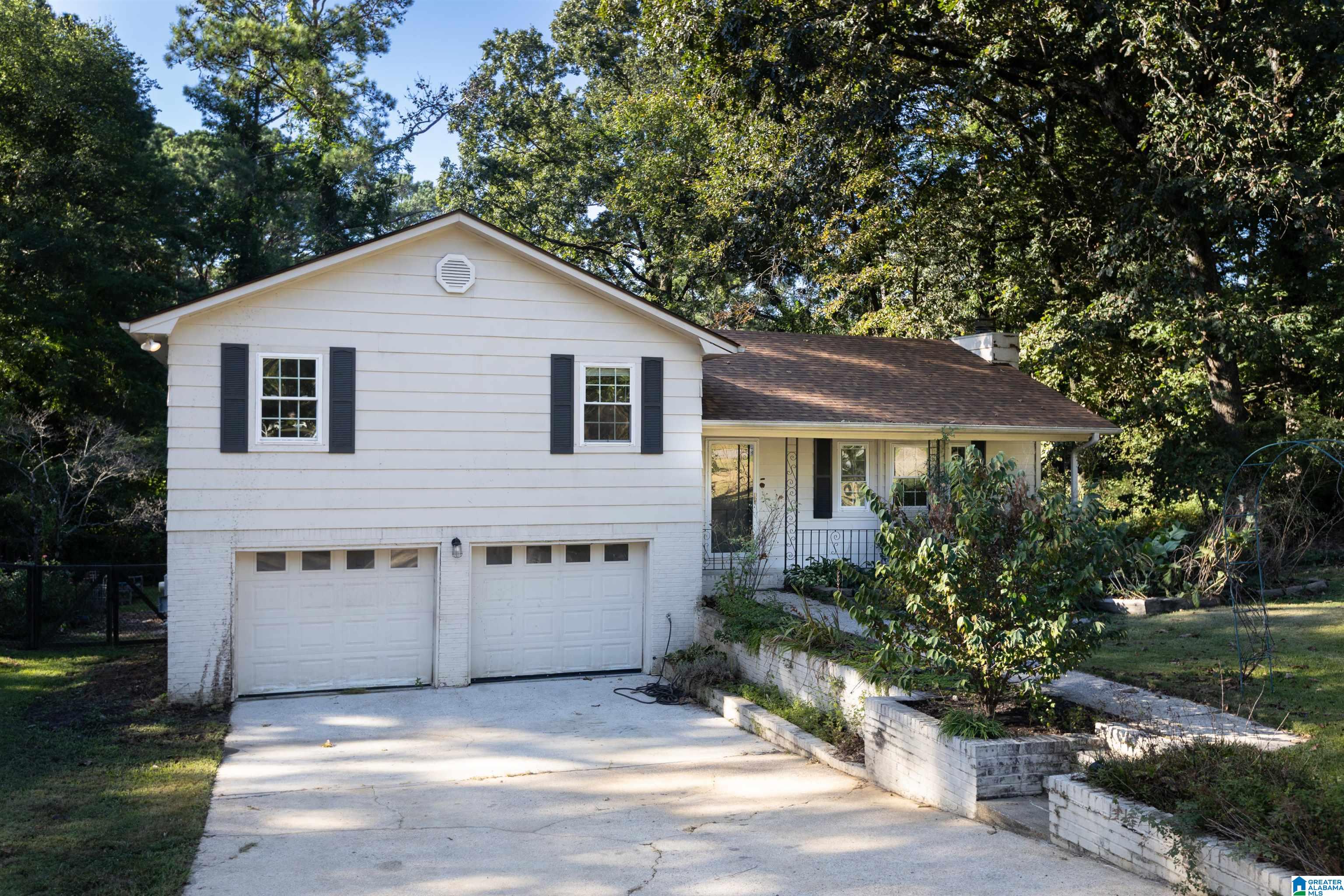 Photo 1 of Single family home for sale at 1026 Kings Forest Dr, Leeds, AL 35094 | MLS# 21464926 | Listing updated on 2026-09-15
