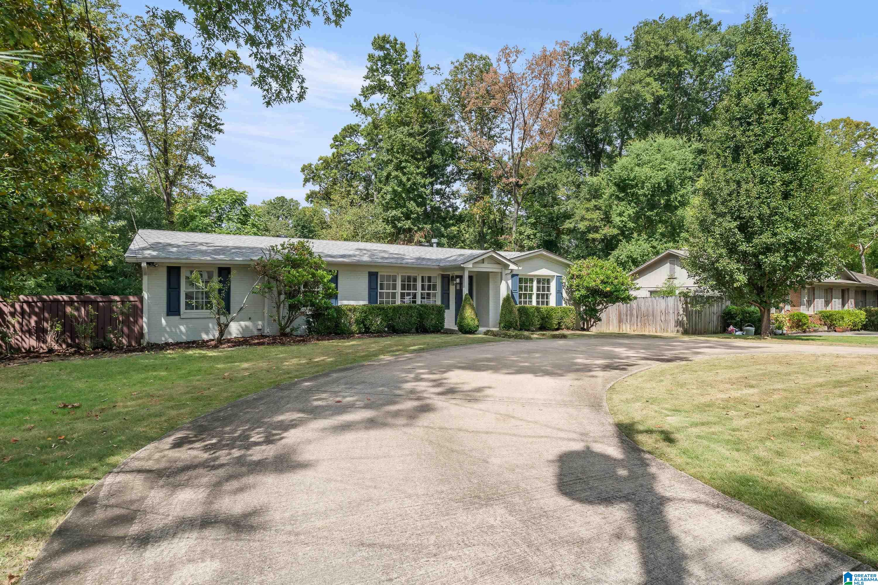 Photo 3 of Single family home for sale at 3820 Buckingham Pl, Mountain Brk, AL 35243 | MLS# 21464950 | Listing updated on 2026-09-18