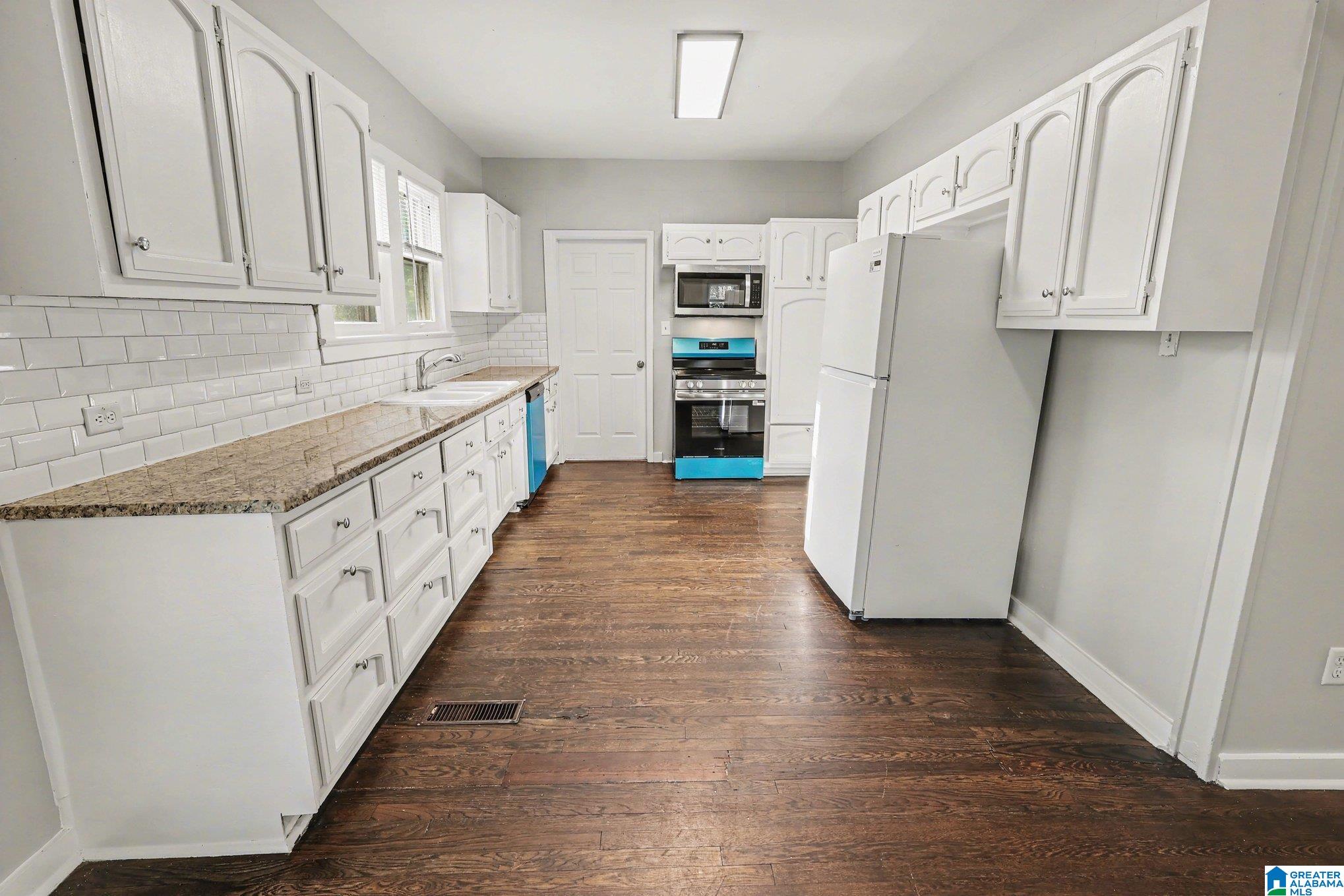Photo 3 of Single family home for sale at 118 Highland Dr, Bessemer, AL 35023 | MLS# 21464966 | Listing updated on 2026-09-15