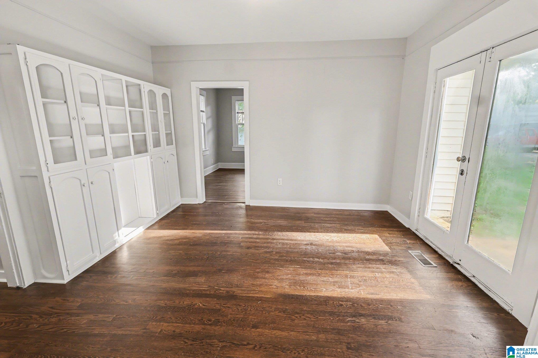 Photo 3 of Single family home for sale at 118 Highland Dr, Bessemer, AL 35023 | MLS# 21464966 | Listing updated on 2026-09-15