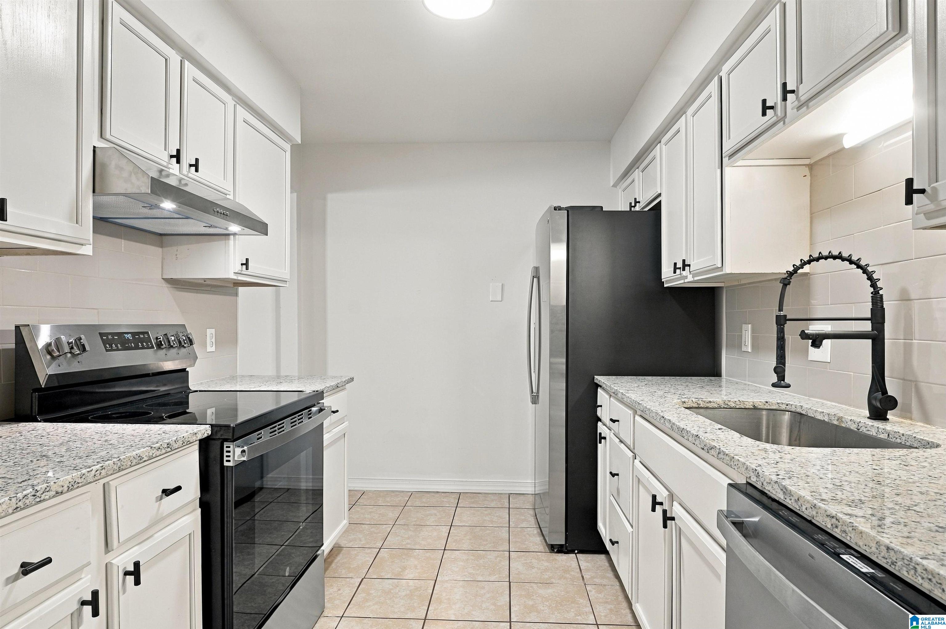 Photo 3 of Condo for sale at 102 Running Brk Rd #102, Hoover, AL 35226 | MLS# 21464999 | Listing updated on 2026-09-25