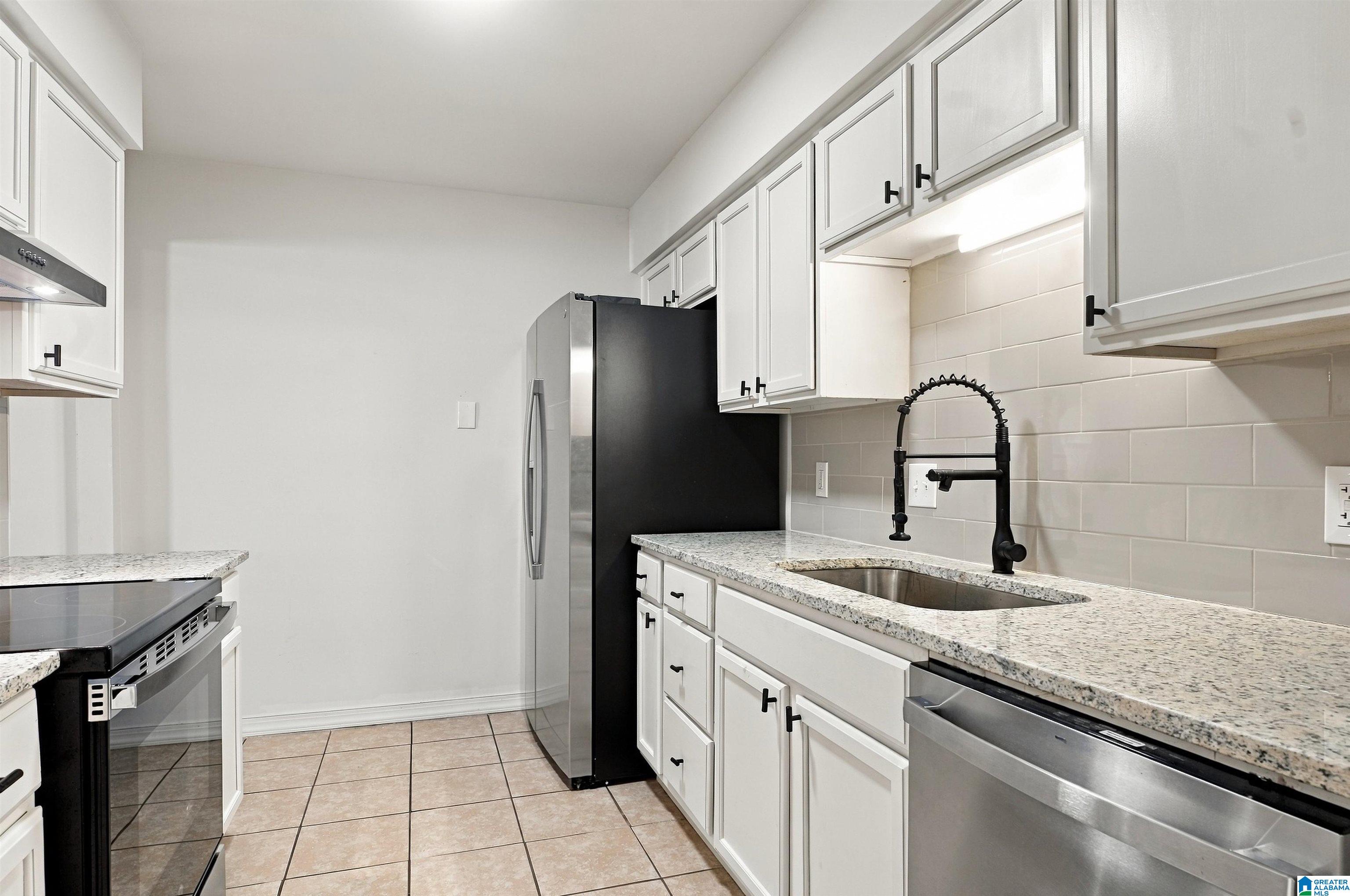 Photo 4 of Condo for sale at 102 Running Brk Rd #102, Hoover, AL 35226 | MLS# 21464999 | Listing updated on 2026-09-25