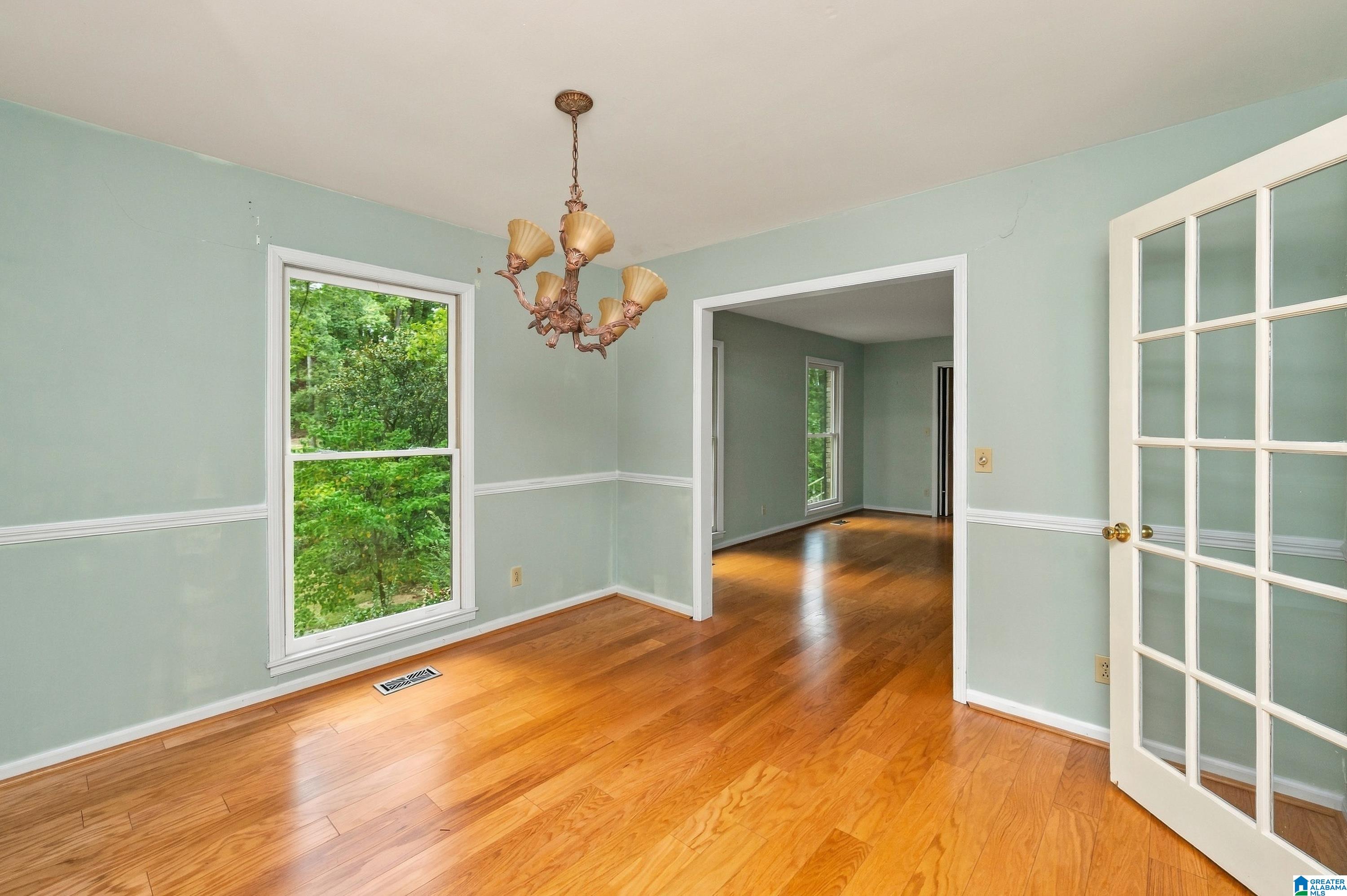 Photo 2 of Single family home for sale at 1508 Blind Brk Ln, Vestavia Hills, AL 35216 | MLS# 21465006 | Listing updated on 2026-09-16