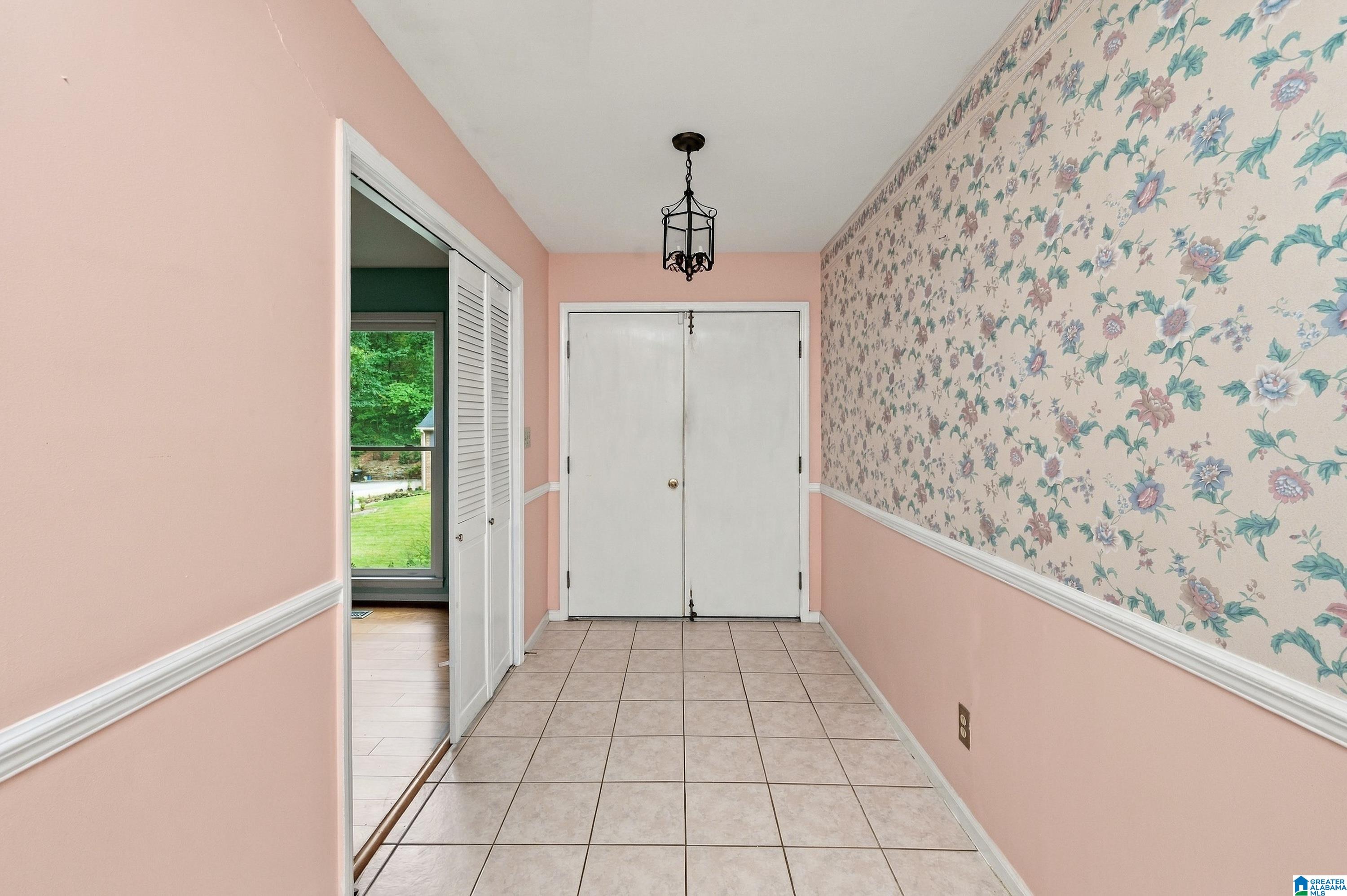 Photo 4 of Single family home for sale at 1508 Blind Brk Ln, Vestavia Hills, AL 35216 | MLS# 21465006 | Listing updated on 2026-09-16