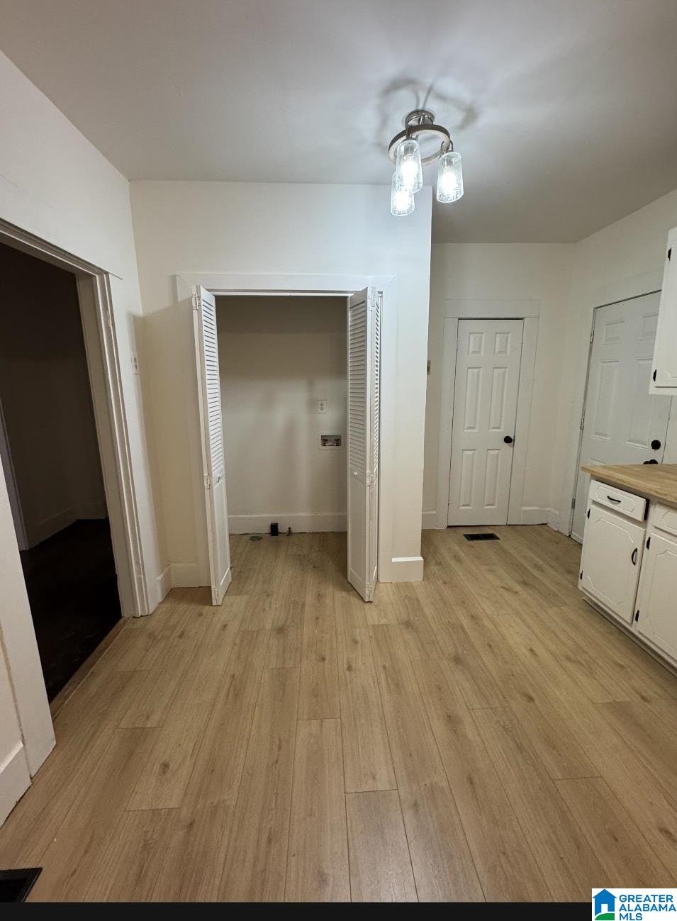 Photo 3 of Single family home for sale at 454 11th Street W, Birmingham, AL 35204 | MLS# 21465026 | Listing updated on 2026-09-15