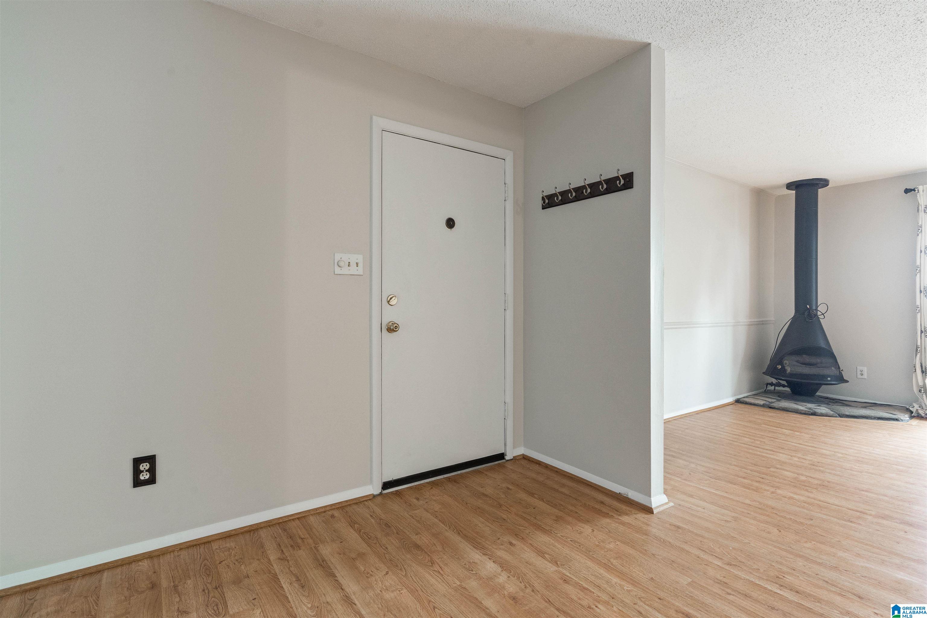Photo 3 of Condo for sale at 806 Woodland Village #806, Vestavia Hills, AL 35216 | MLS# 21465033 | Listing updated on 2026-09-16