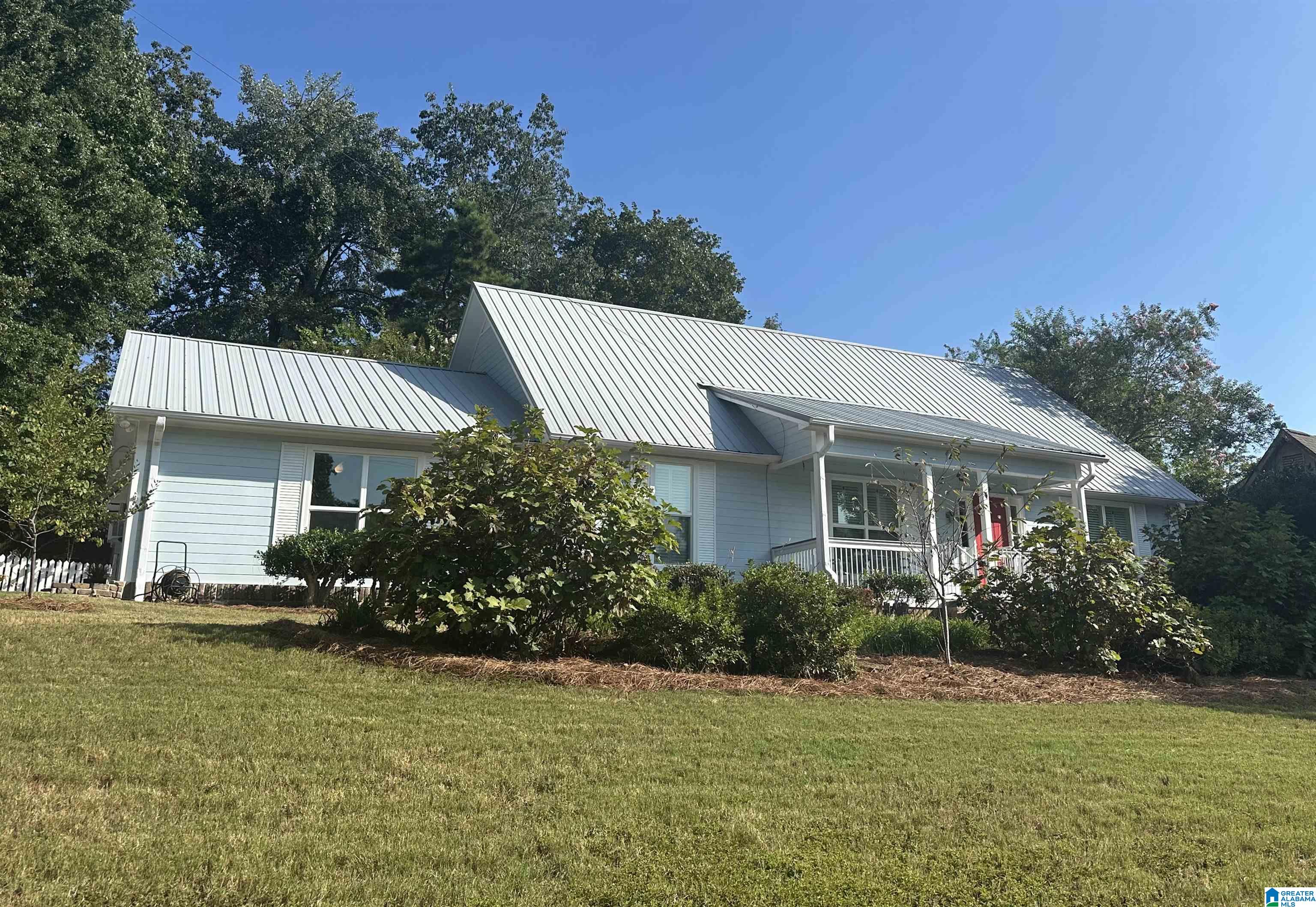 Photo 3 of Single family home for sale at 3615 Bermuda Dr, Irondale, AL 35210 | MLS# 21465061 | Listing updated on 2026-09-17