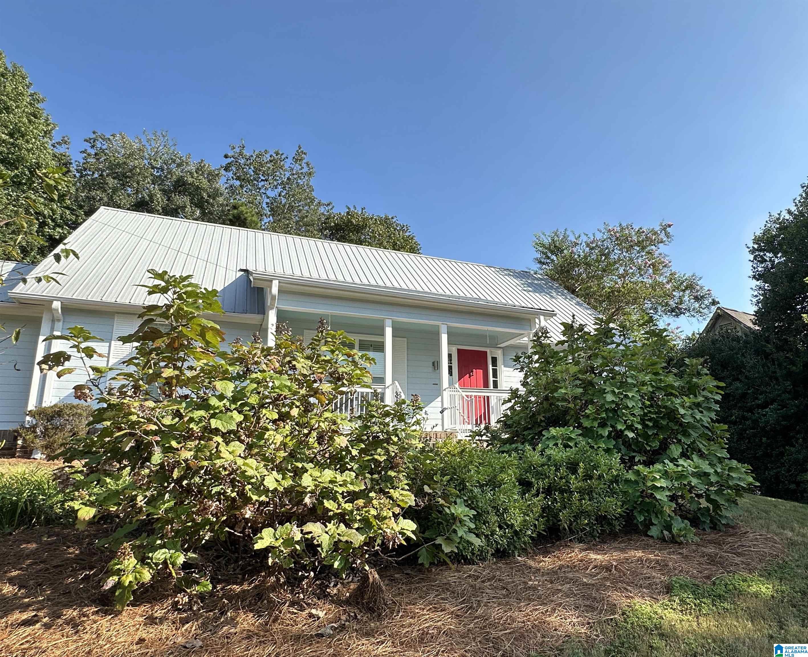Photo 4 of Single family home for sale at 3615 Bermuda Dr, Irondale, AL 35210 | MLS# 21465061 | Listing updated on 2026-09-17