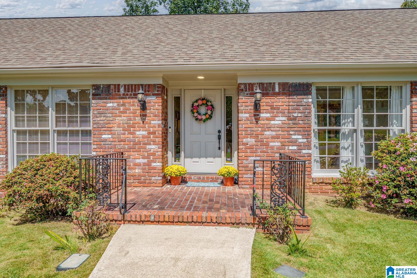 Photo 2 of Single family home for sale at 1808 Cornwall Rd, Hoover, AL 35226 | MLS# 21465110 | Listing updated on 2026-09-19