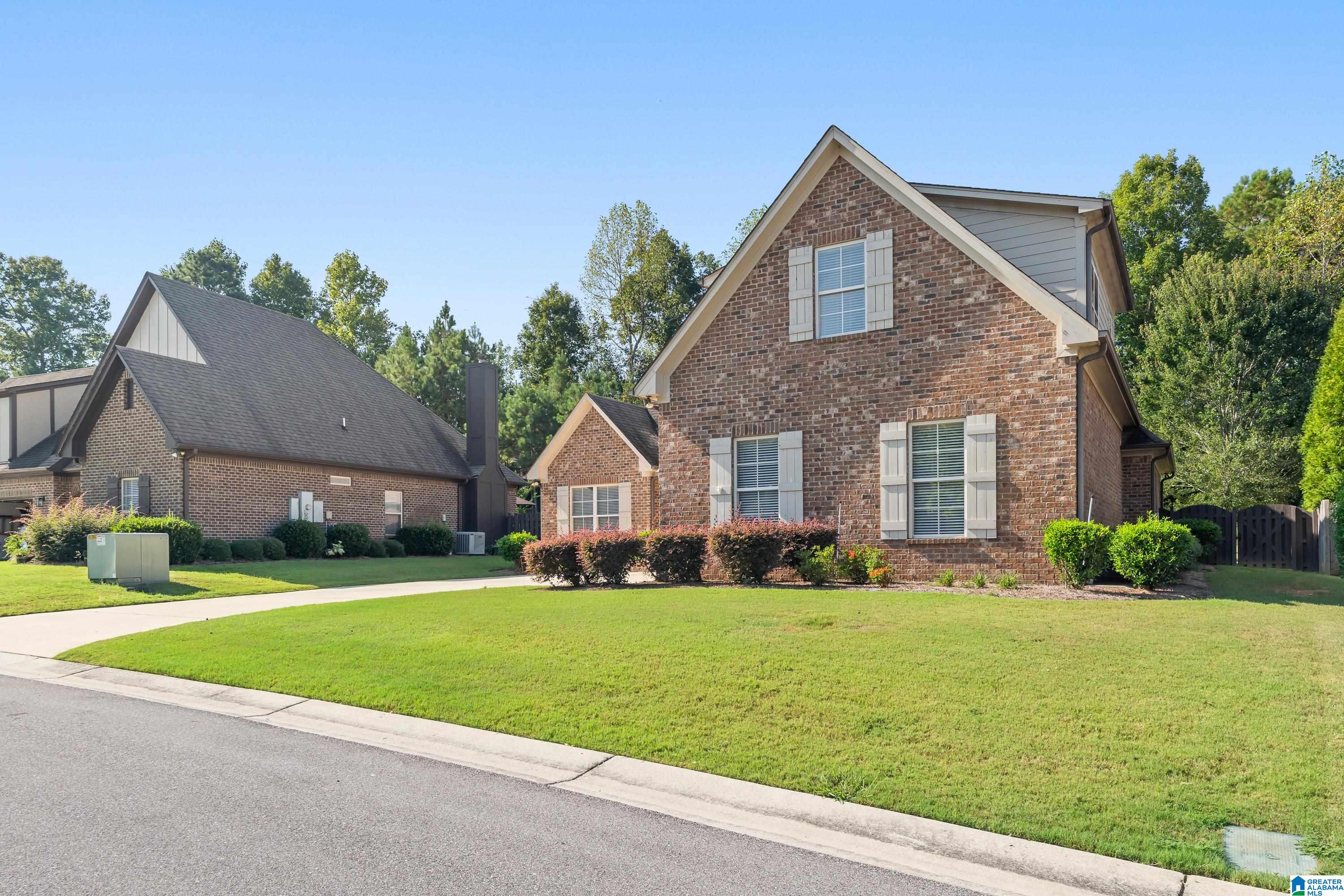 Photo 3 of Single family home for sale at 305 Dunrobin Cir, Pelham, AL 35124 | MLS# 21465112 | Listing updated on 2026-09-25