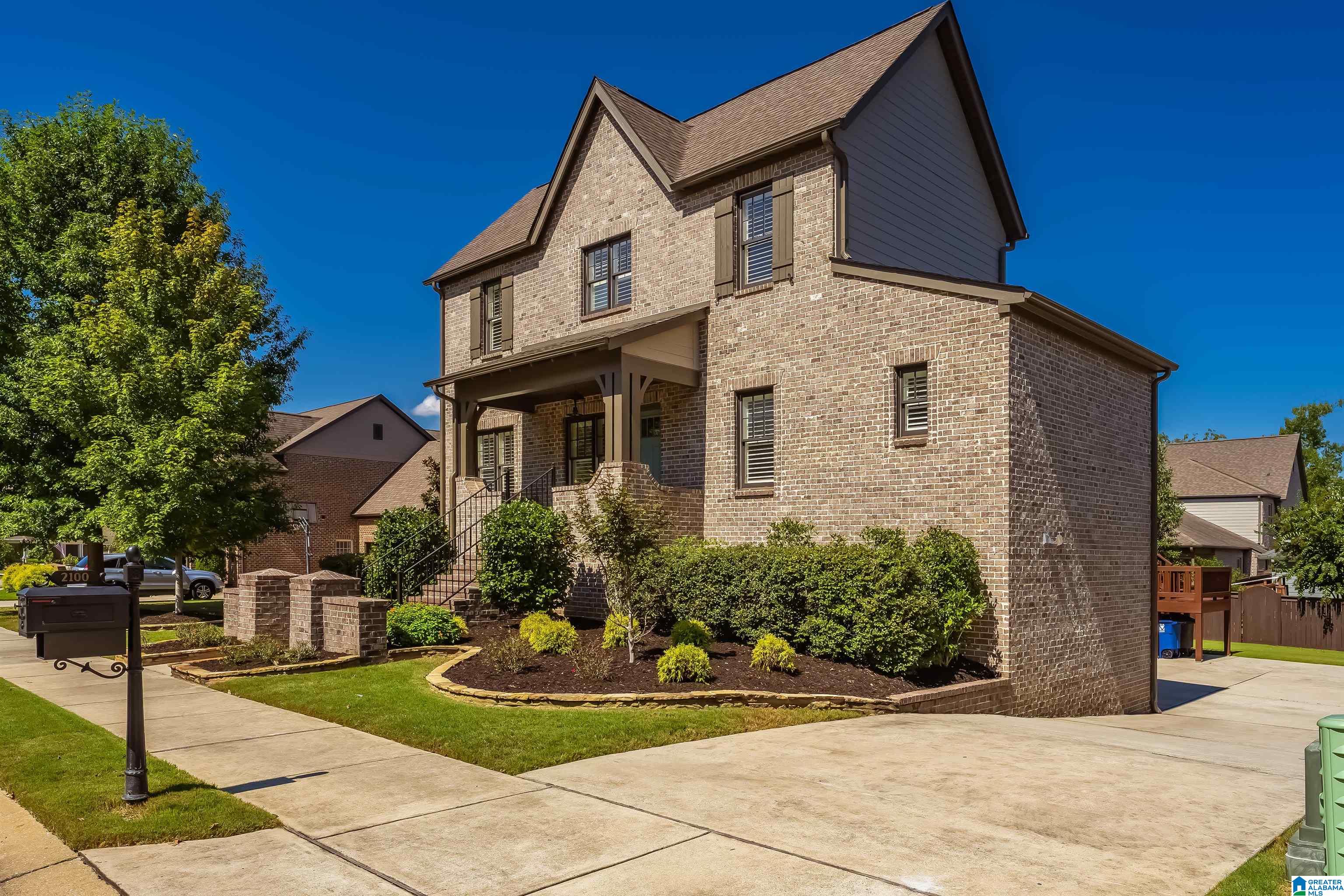 Photo 4 of Single family home for sale at 2100 Kirkman Dr, Hoover, AL 35242 | MLS# 21465124 | Listing updated on 2026-09-18