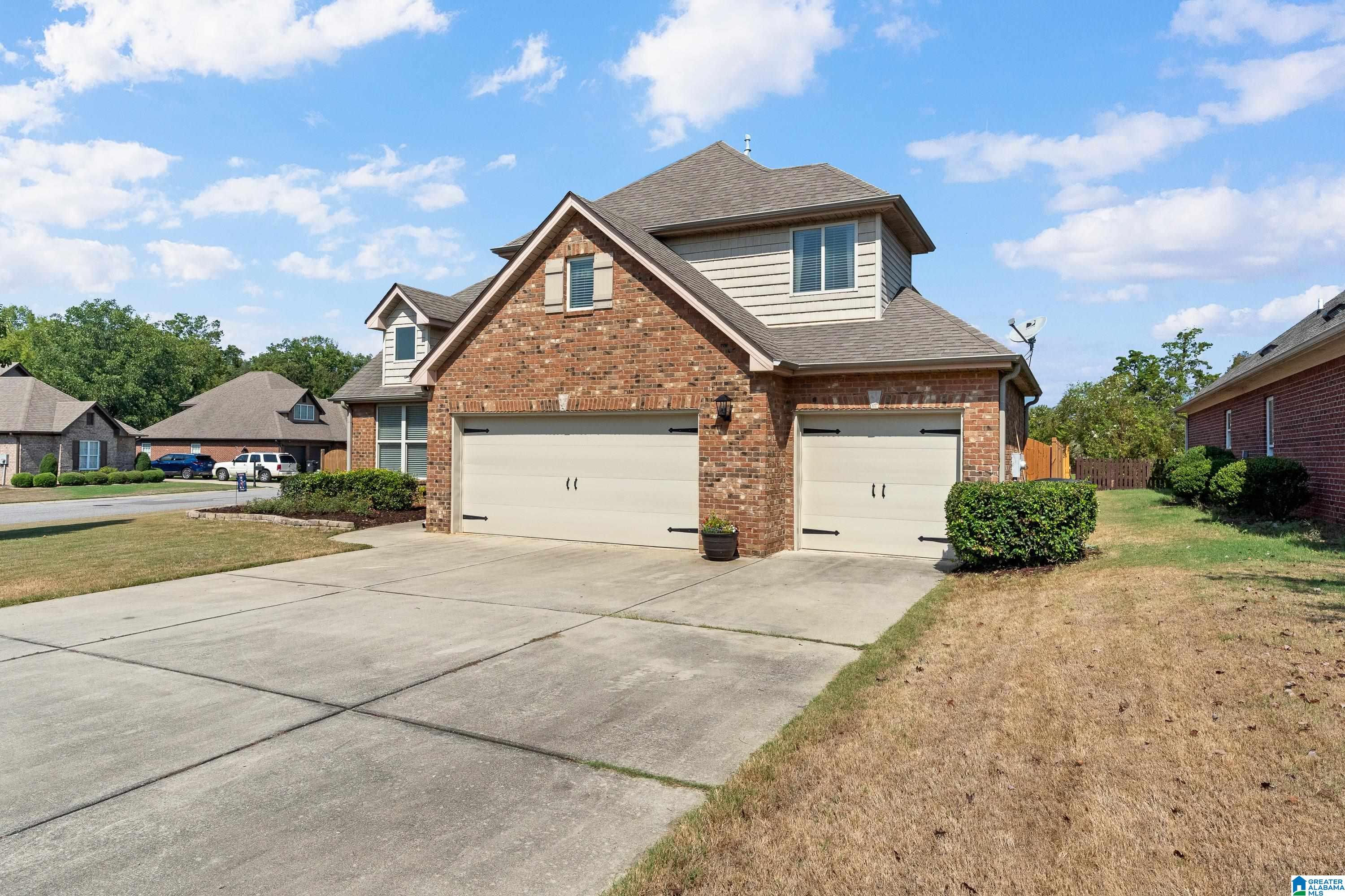 Photo 2 of Sale Pending at 300 Creekside Cir, Pelham, AL 35124 | MLS# 21465126 | Listing updated on 2026-09-23