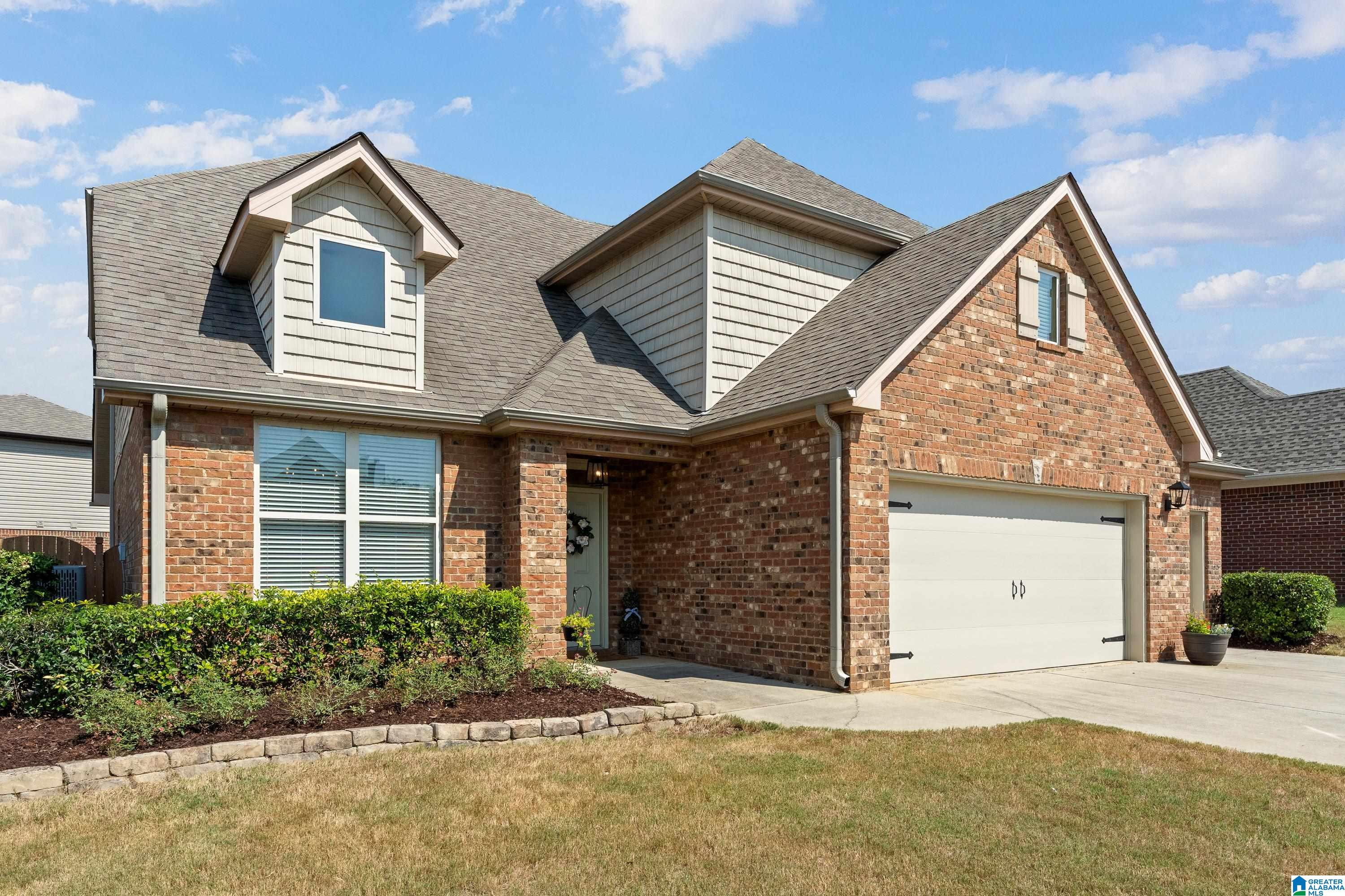 Photo 3 of Sale Pending at 300 Creekside Cir, Pelham, AL 35124 | MLS# 21465126 | Listing updated on 2026-09-23