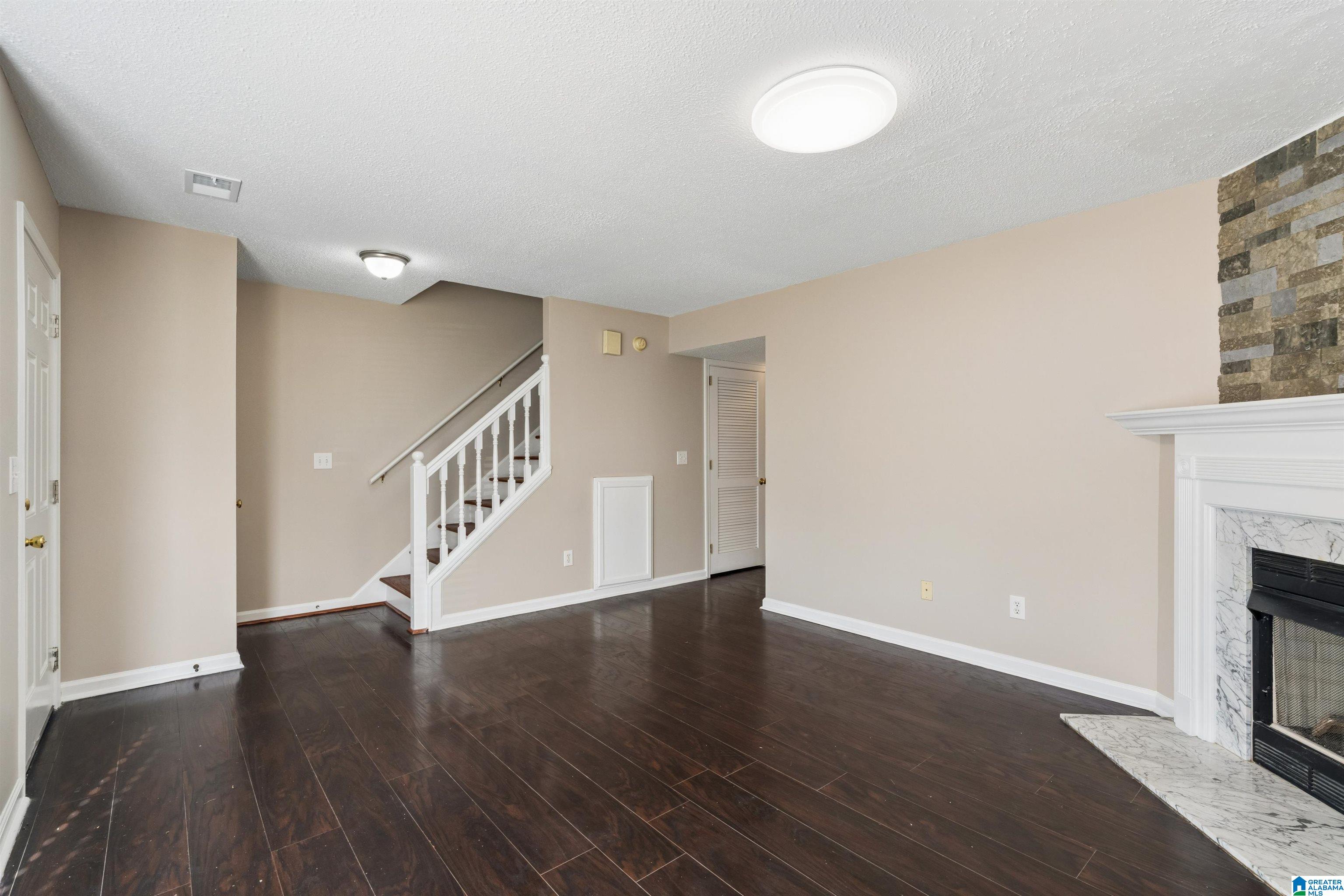 Photo 3 of Townhouse for sale at 5040 Falling Crk Ln, Birmingham, AL 35235 | MLS# 21465133 | Listing updated on 2026-09-17