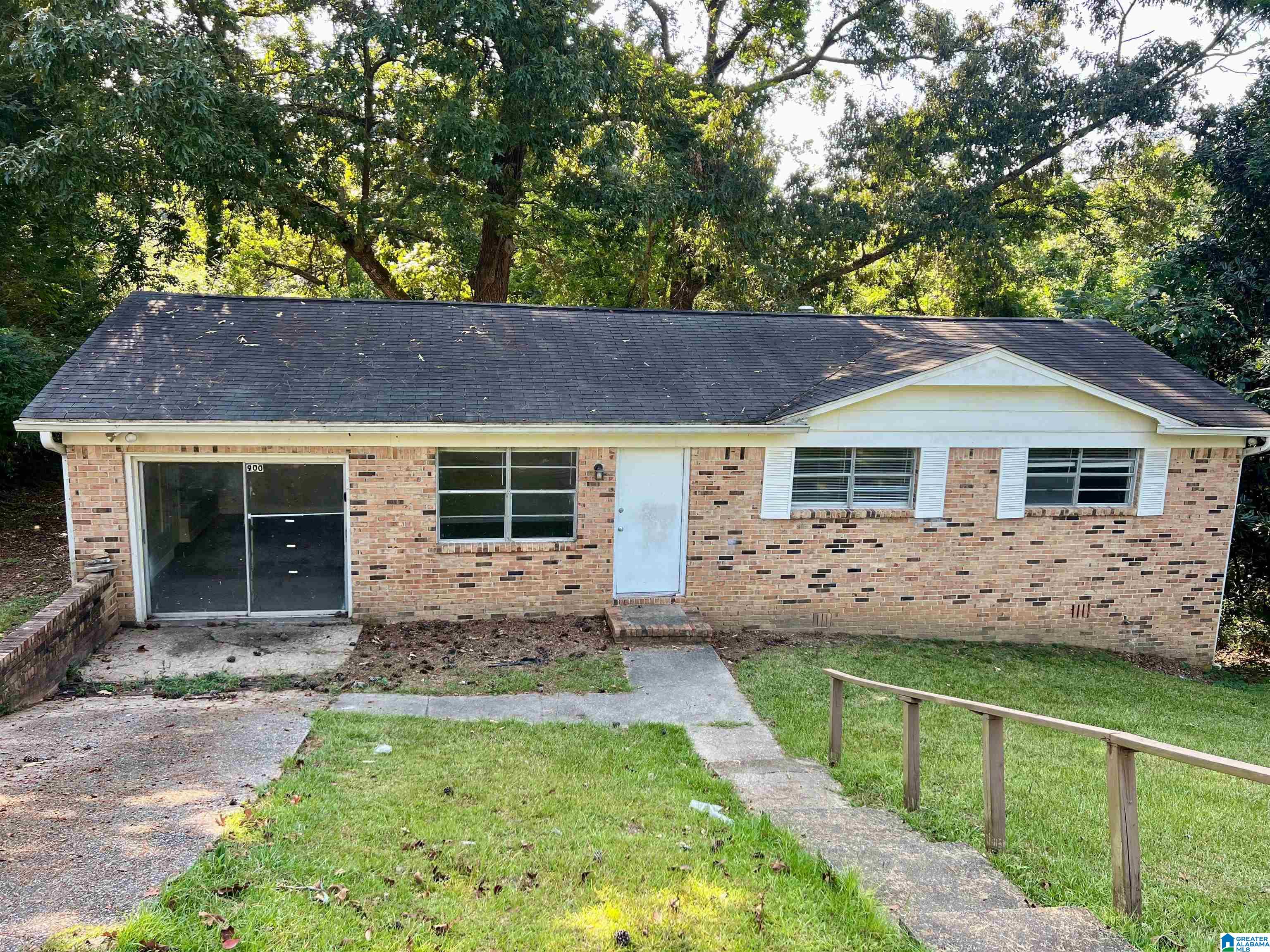Single family home for sale at 900 Von Dale Cir, BIRMINGHAM, AL 35215 | MLS# 21465135