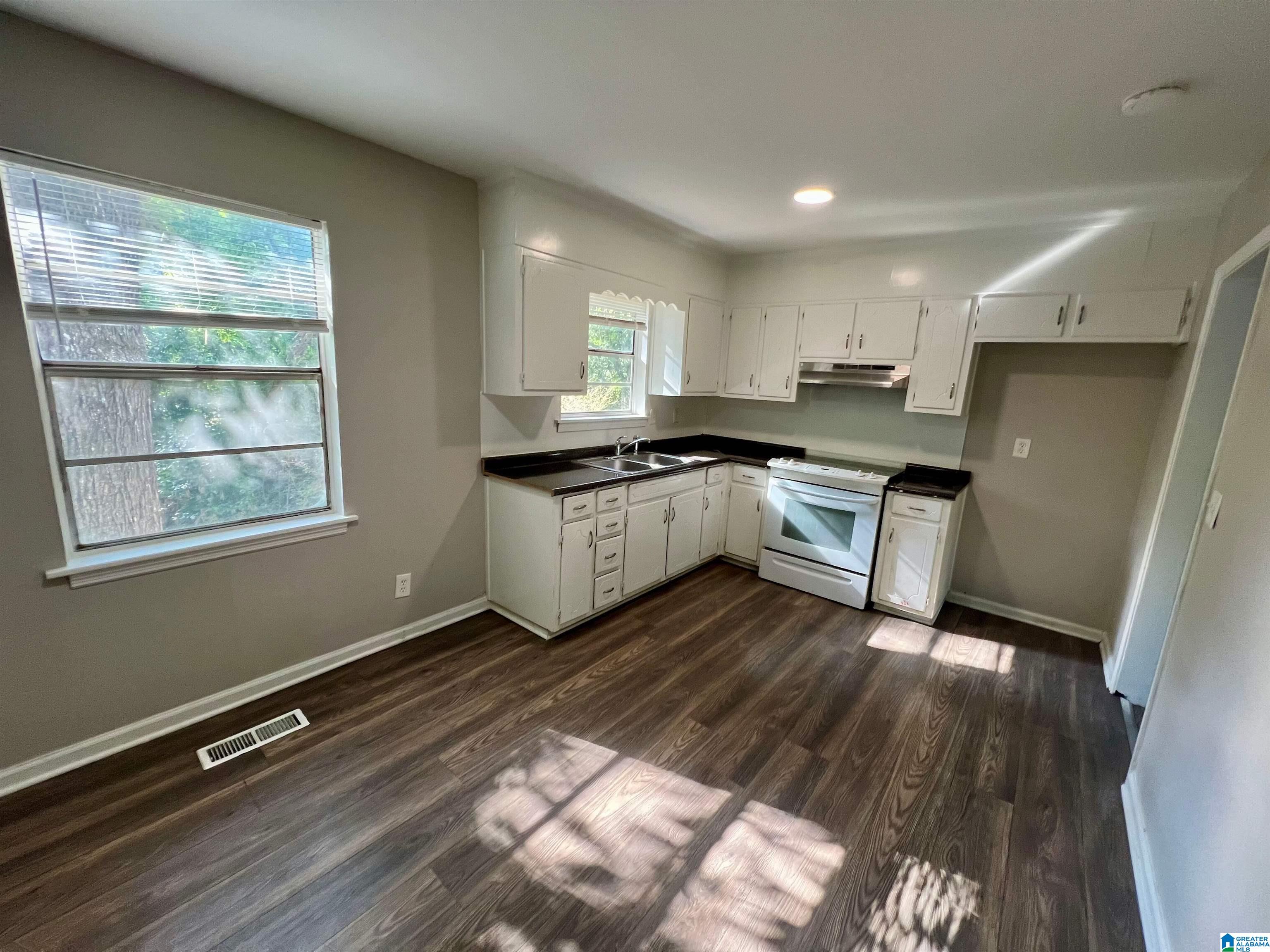 Photo 3 of Single family home for sale at 900 Von Dale Cir, Birmingham, AL 35215 | MLS# 21465135 | Listing updated on 2026-09-17
