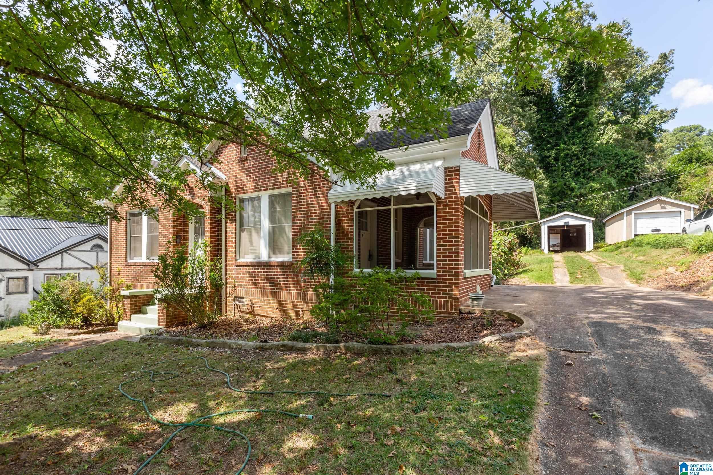 Photo 3 of Single family home for sale at 2124 Woodland Ave, Anniston, AL 36207 | MLS# 21465137 | Listing updated on 2026-09-16