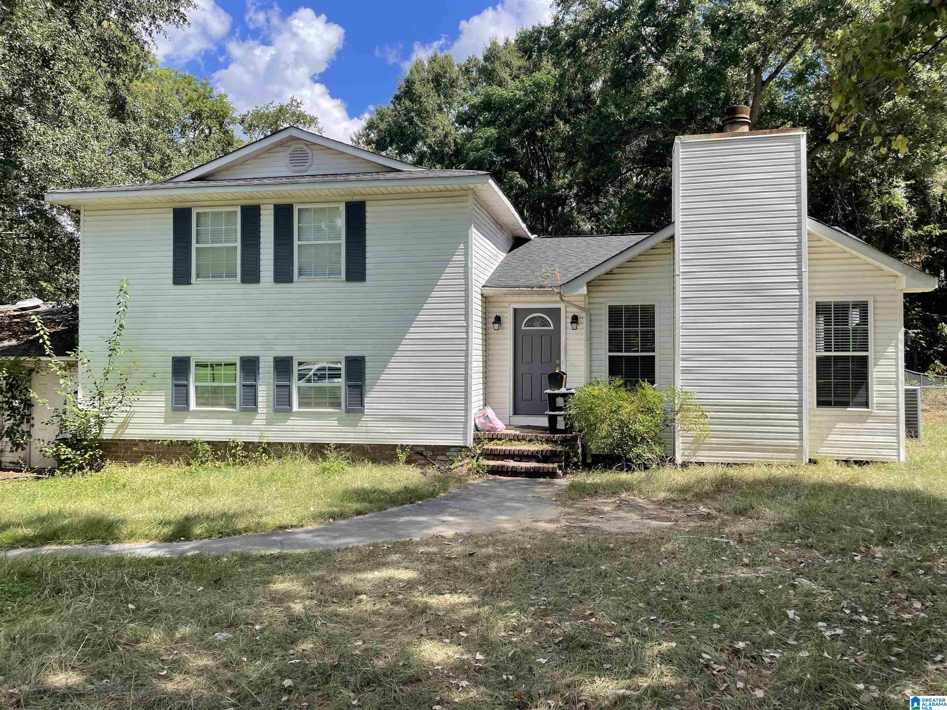 Photo 1 of Single family home for sale at 1424 Royalty Dr, Alabaster, AL 35007 | MLS# 21465165 | Listing updated on 2026-09-23