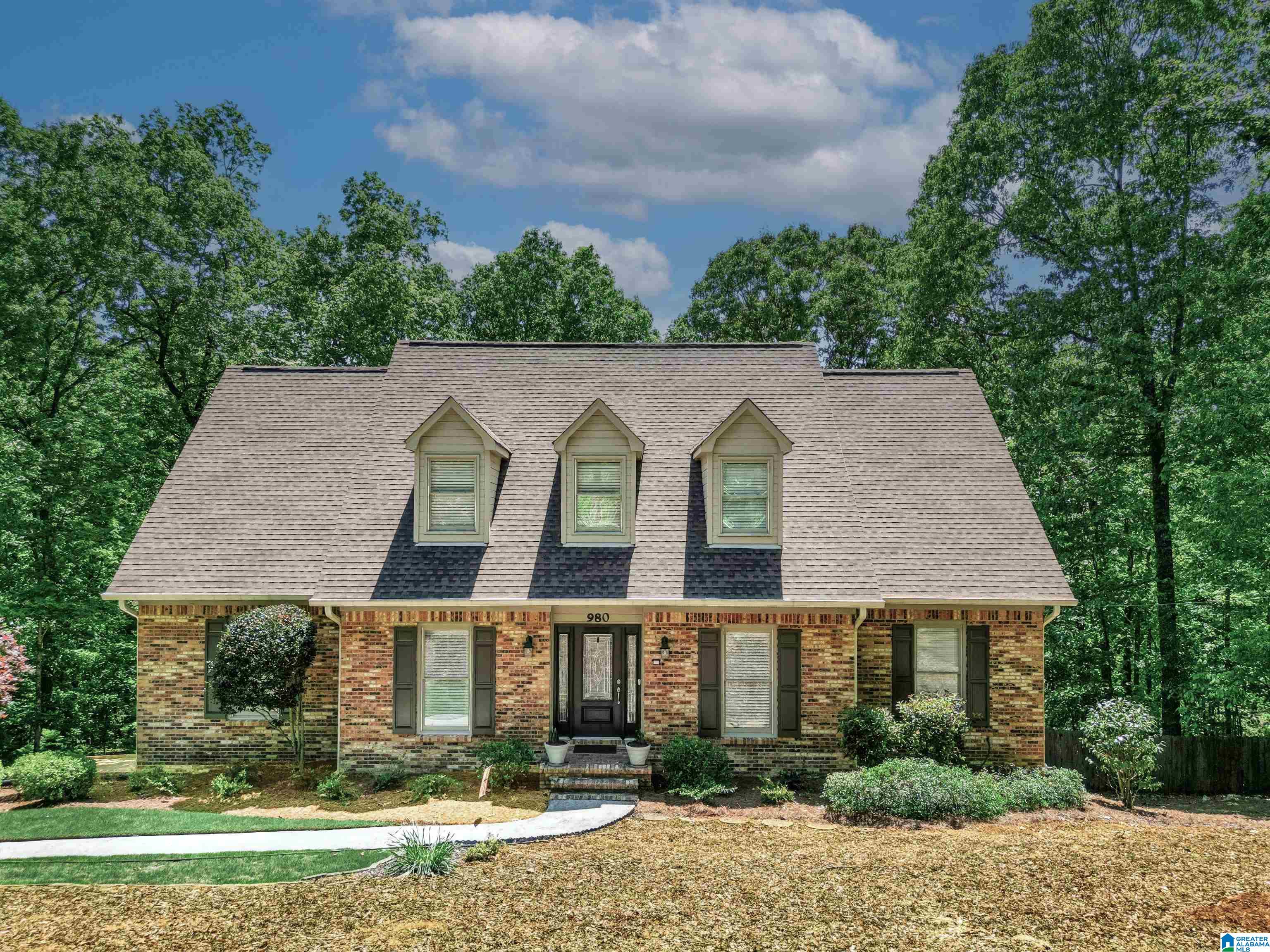 Photo 2 of Single family home for sale at 980 Indian Crst Dr, Indian Springs, AL 35124 | MLS# 21465167 | Listing updated on 2026-10-19