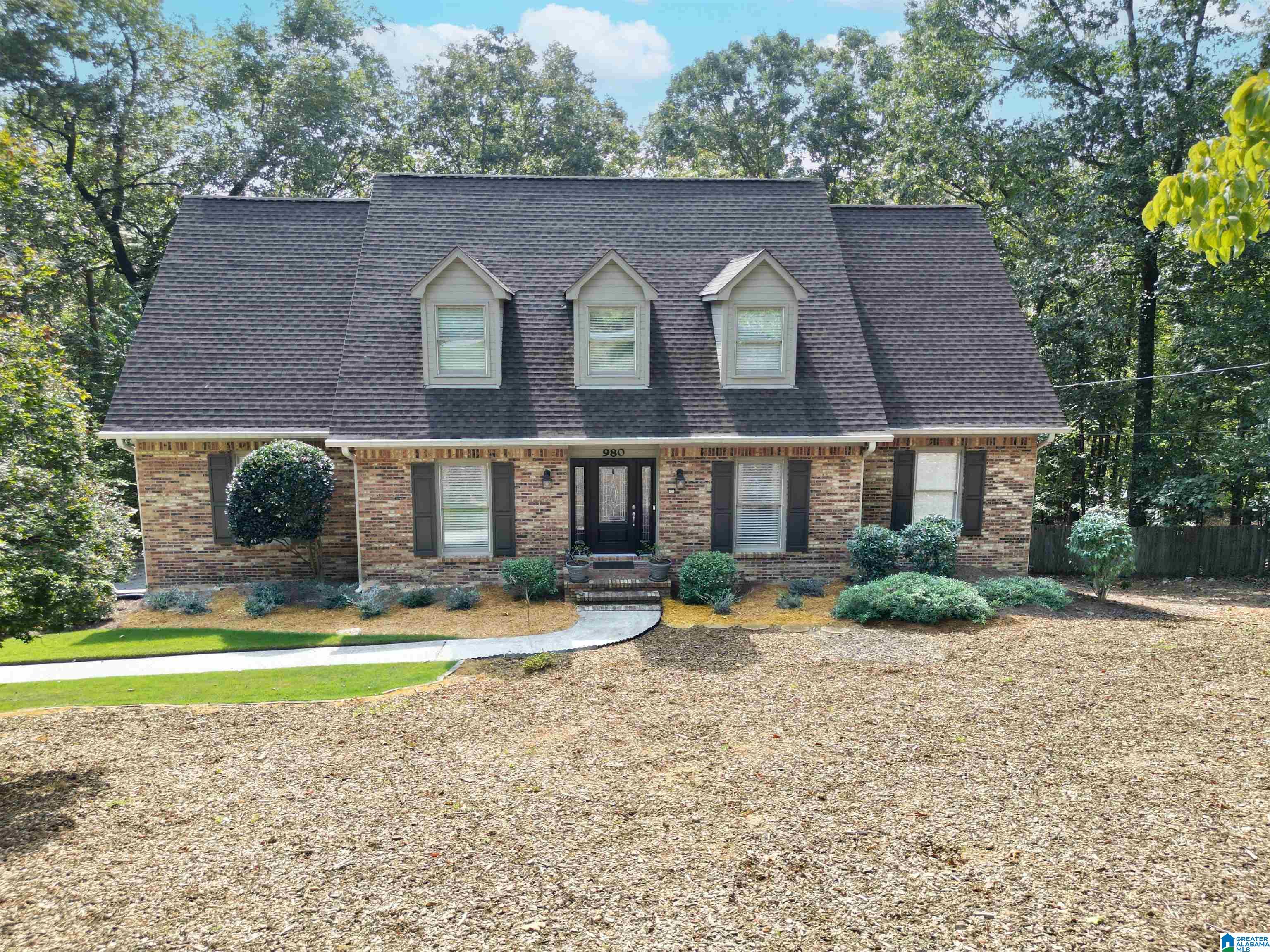 Photo 2 of Single family home for sale at 980 Indian Crst Dr, Indian Springs, AL 35124 | MLS# 21465167 | Listing updated on 2026-09-23
