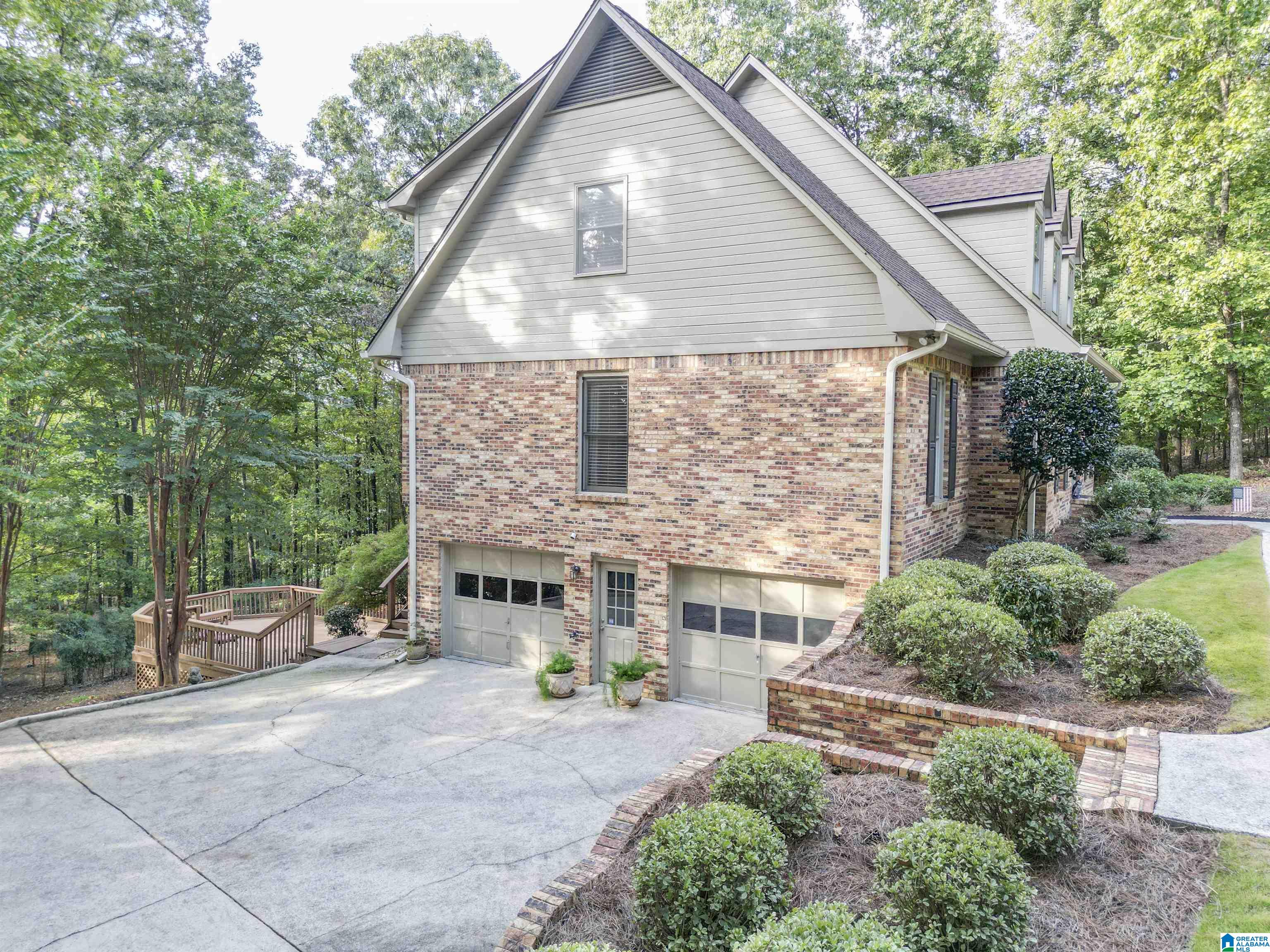 Photo 3 of Single family home for sale at 980 Indian Crst Dr, Indian Springs, AL 35124 | MLS# 21465167 | Listing updated on 2026-09-23