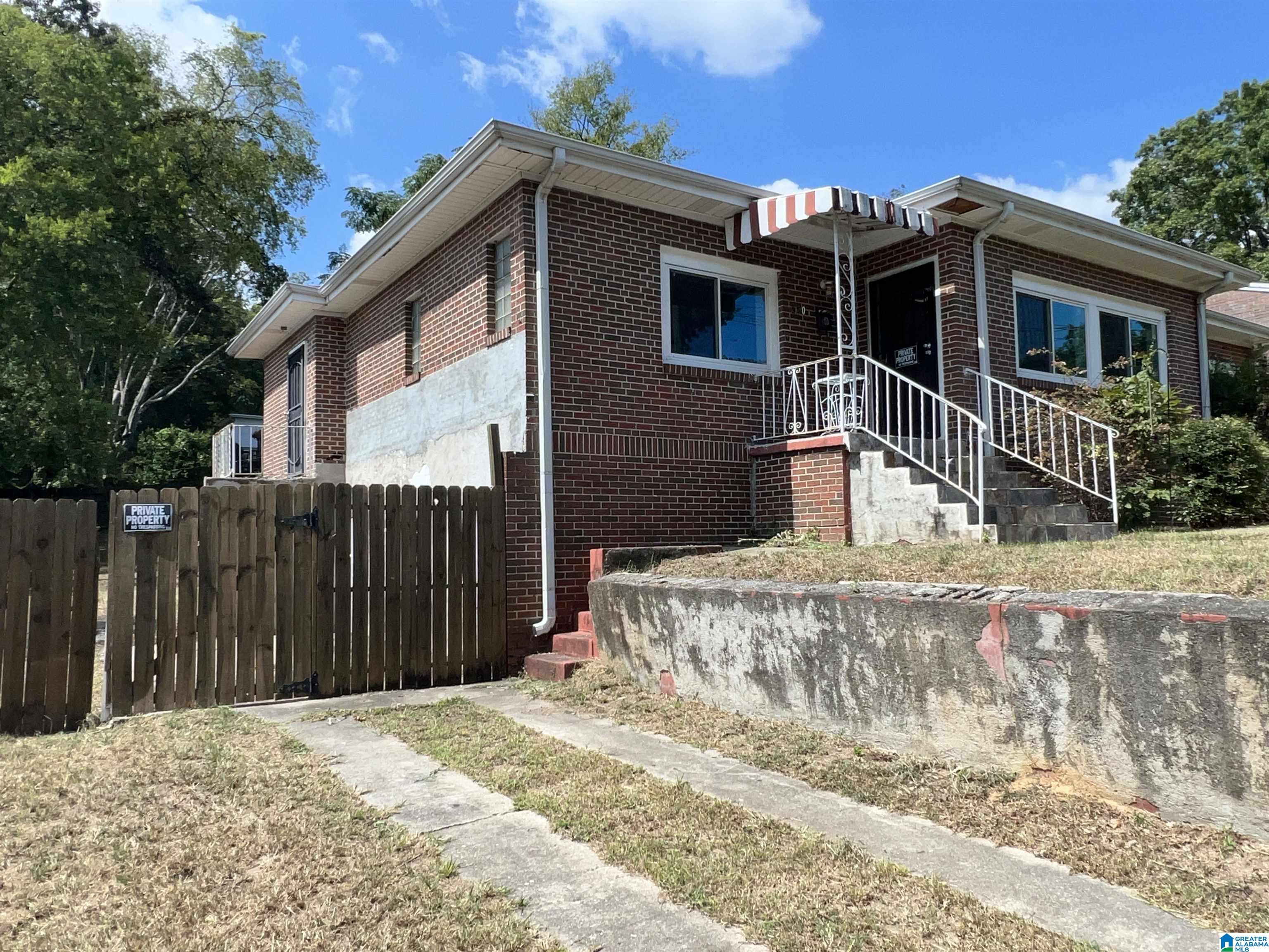 Photo 2 of Single family home for sale at 950 Center St N, Birmingham, AL 35204 | MLS# 21465178 | Listing updated on 2026-09-17