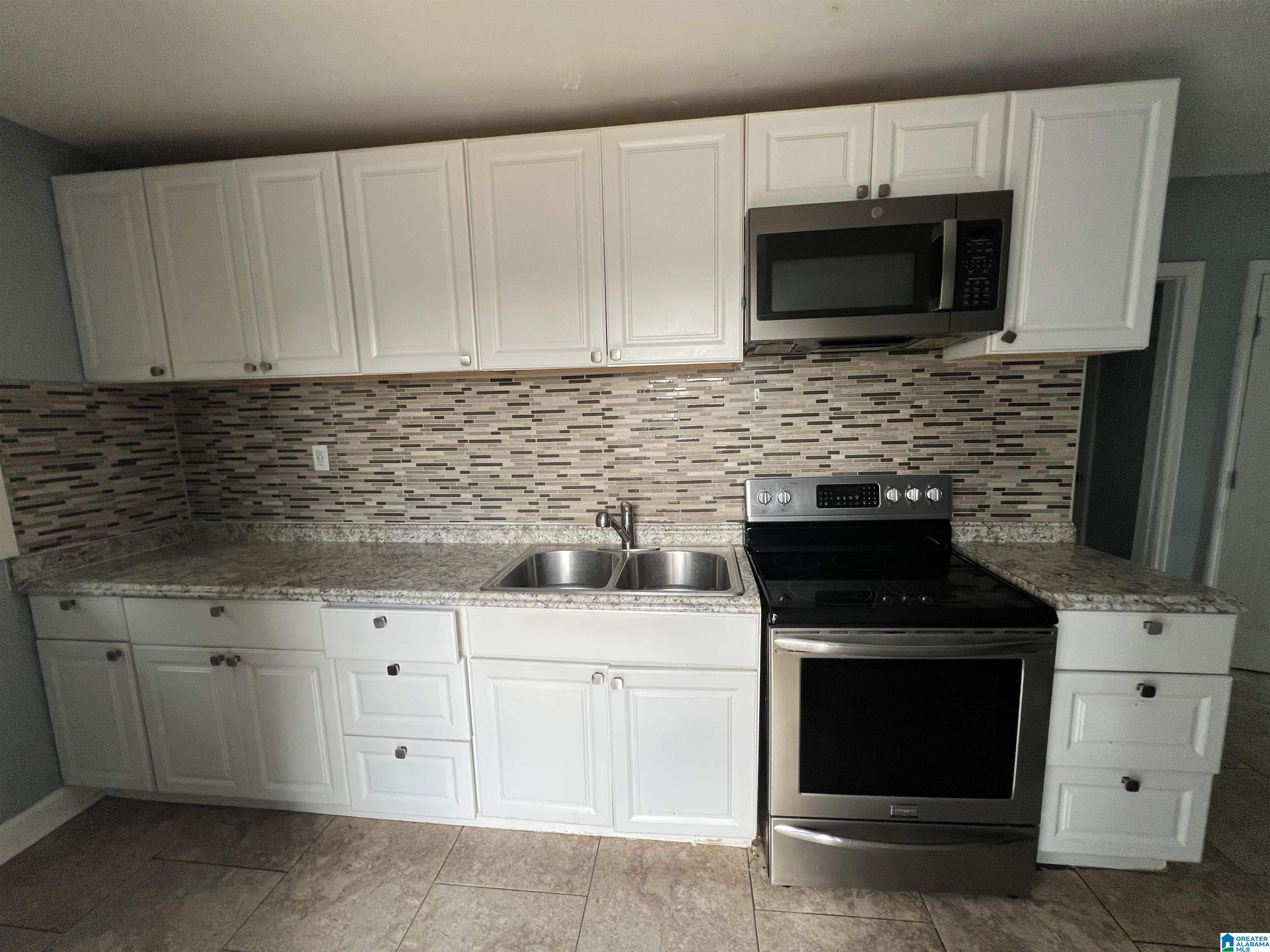 Photo 3 of Single family home for sale at 950 Center St N, Birmingham, AL 35204 | MLS# 21465178 | Listing updated on 2026-09-17