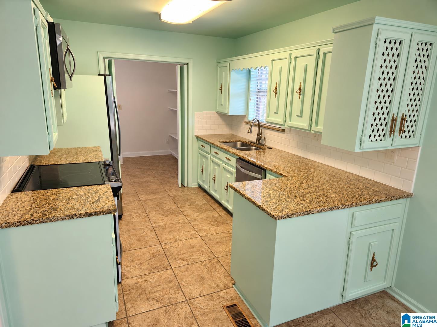 Photo 2 of Single family home for sale at 501 Forestwood Dr, Birmingham, AL 35214 | MLS# 21465190 | Listing updated on 2026-09-17
