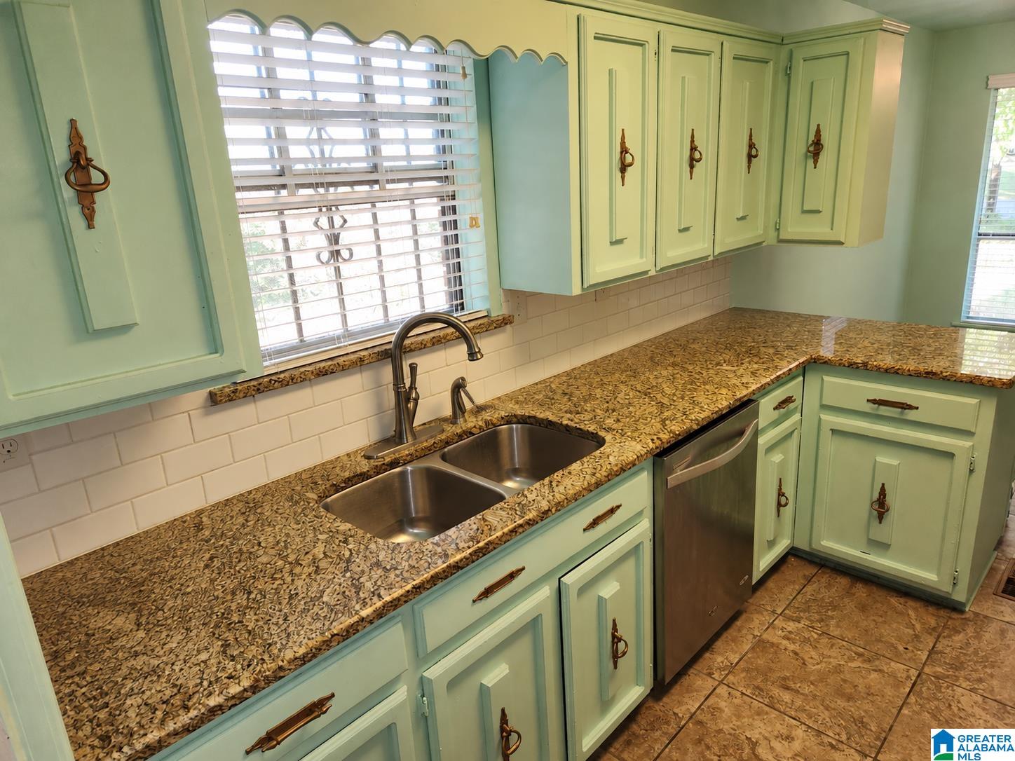 Photo 3 of Single family home for sale at 501 Forestwood Dr, Birmingham, AL 35214 | MLS# 21465190 | Listing updated on 2026-09-17