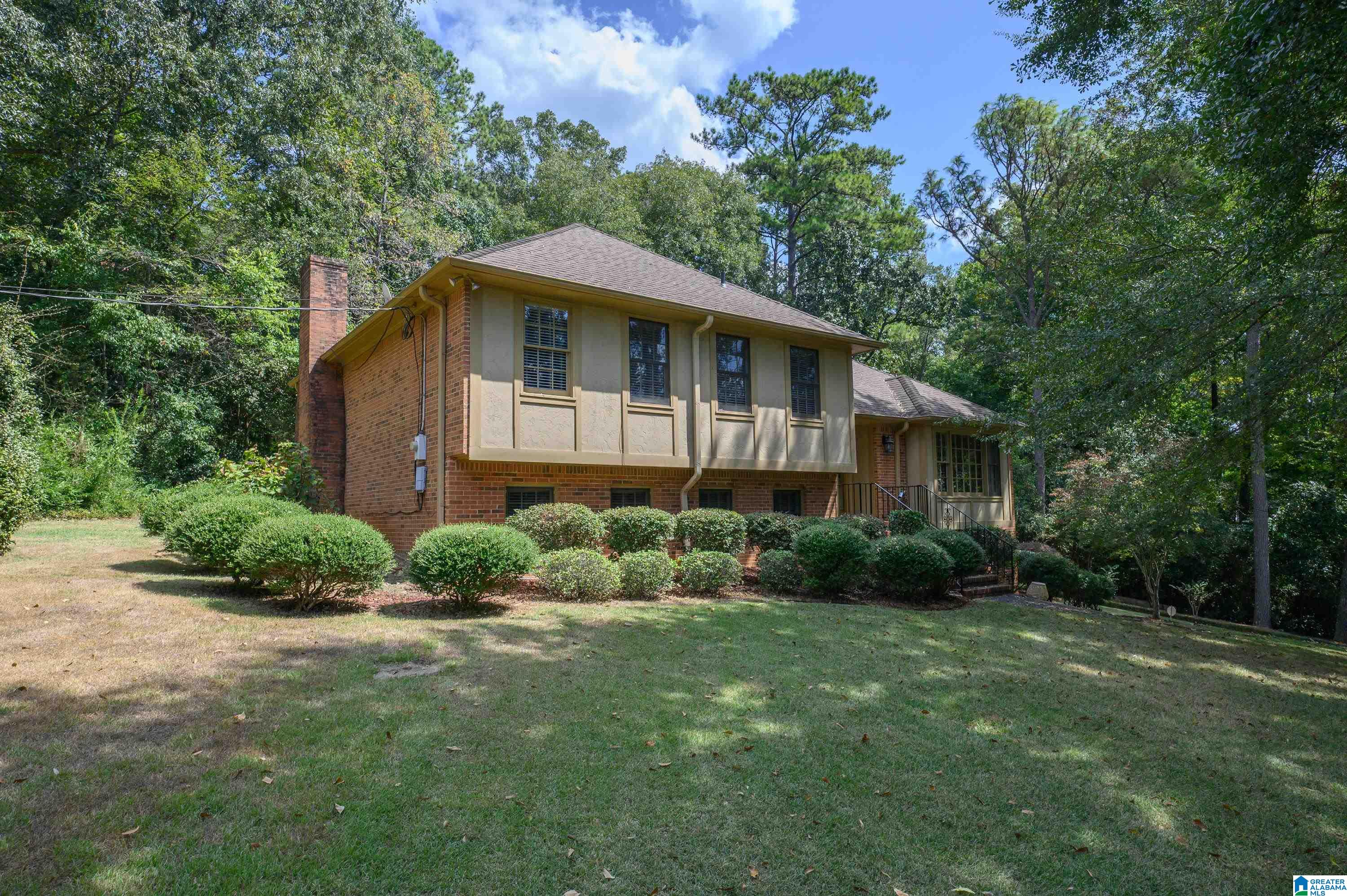 Photo 2 of Single family home for sale at 1748 Napier Dr, Hoover, AL 35226 | MLS# 21465213 | Listing updated on 2026-09-18