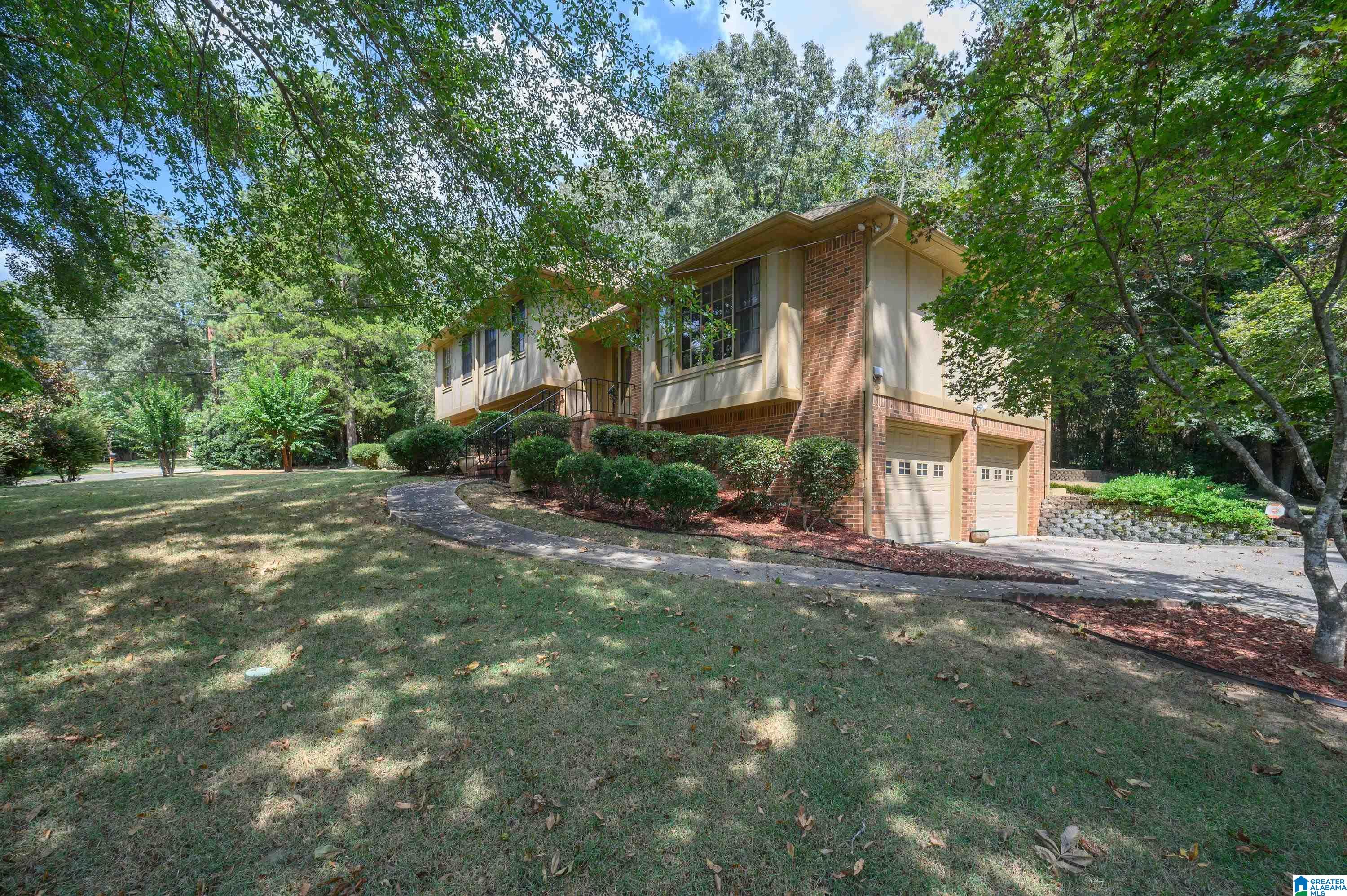 Photo 3 of Single family home for sale at 1748 Napier Dr, Hoover, AL 35226 | MLS# 21465213 | Listing updated on 2026-09-18