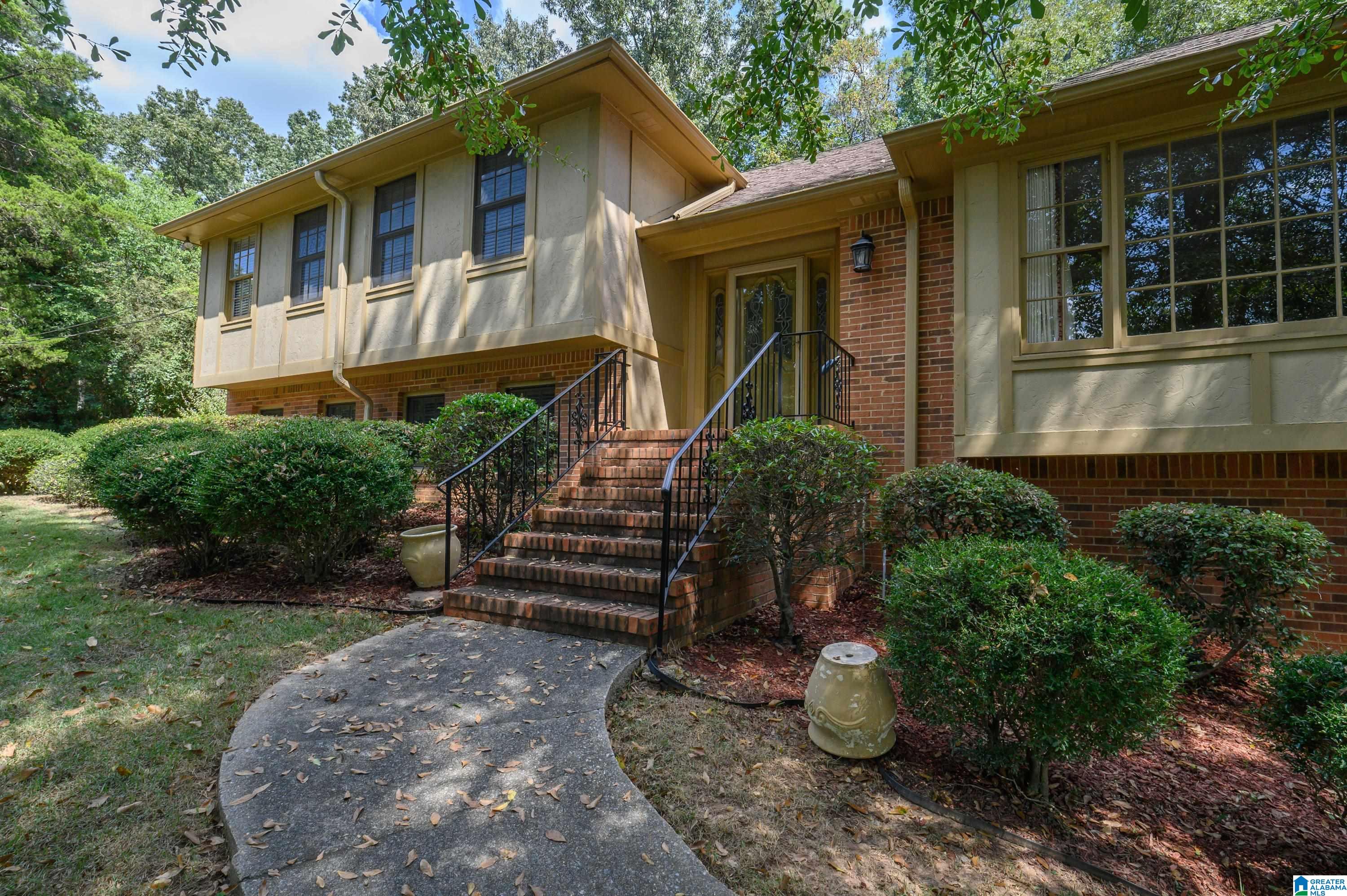 Photo 3 of Single family home for sale at 1748 Napier Dr, Hoover, AL 35226 | MLS# 21465213 | Listing updated on 2026-09-18