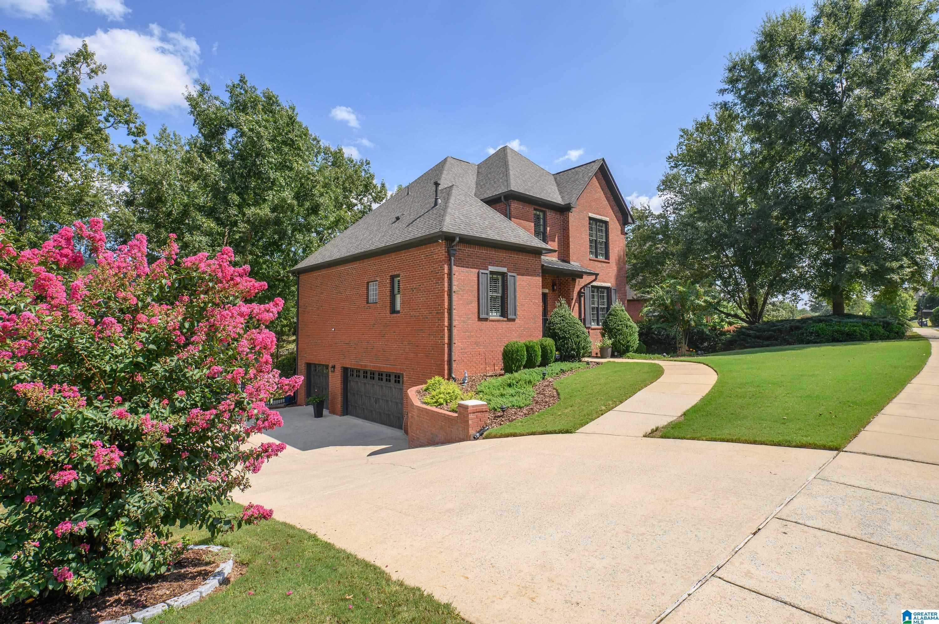 Photo 2 of Single family home for sale at 1569 Haddon Dr, Hoover, AL 35226 | MLS# 21465215 | Listing updated on 2026-09-18
