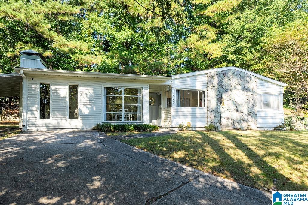 Photo 1 of Single family home for sale at 3200 Chapel Hl Ct, Hoover, AL 35216 | MLS# 21465218 | Listing updated on 2026-09-18