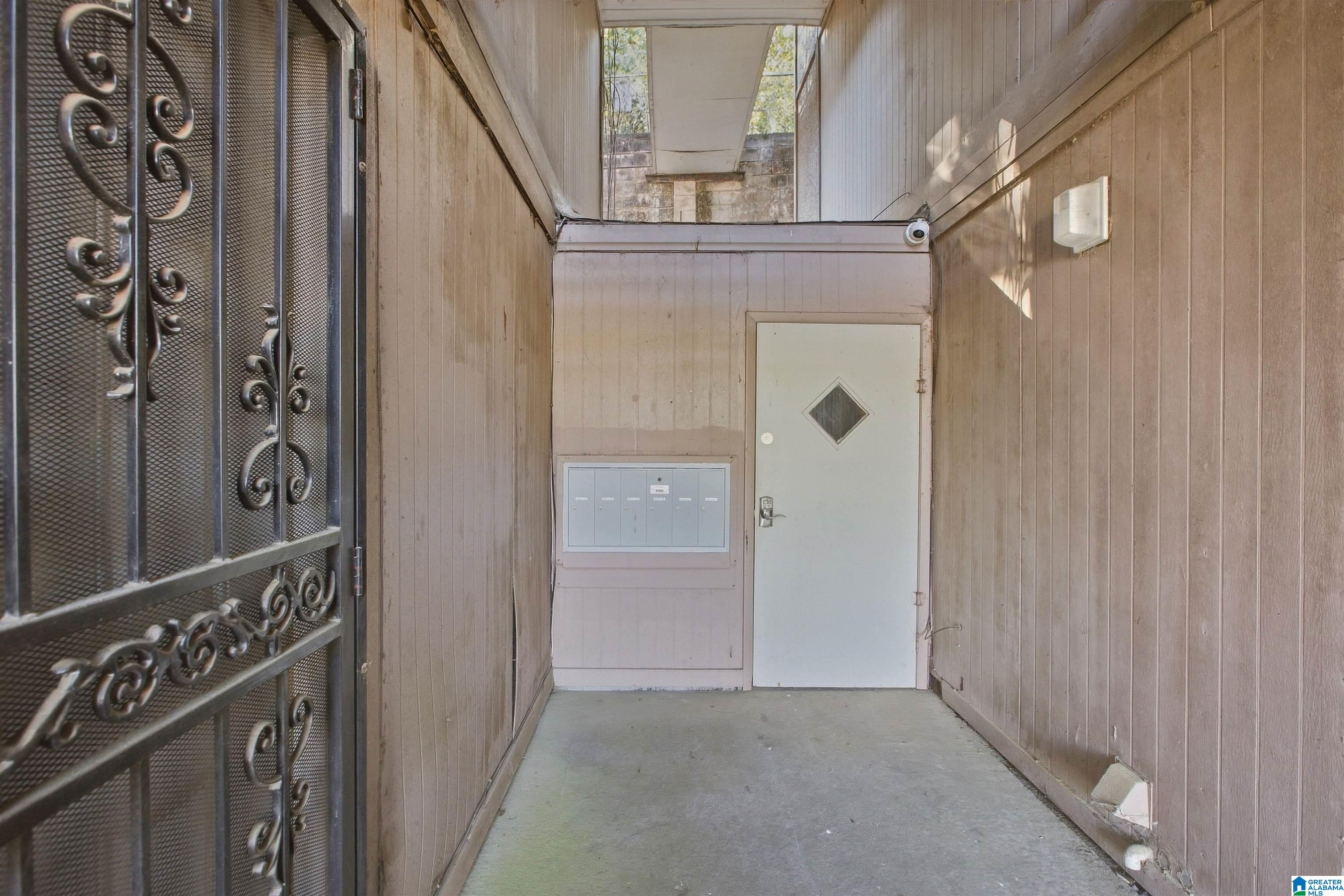 Photo 3 of Condo for sale at 2401 Arlington Crescent #A, Birmingham, AL 35205 | MLS# 21465220 | Listing updated on 2026-09-18