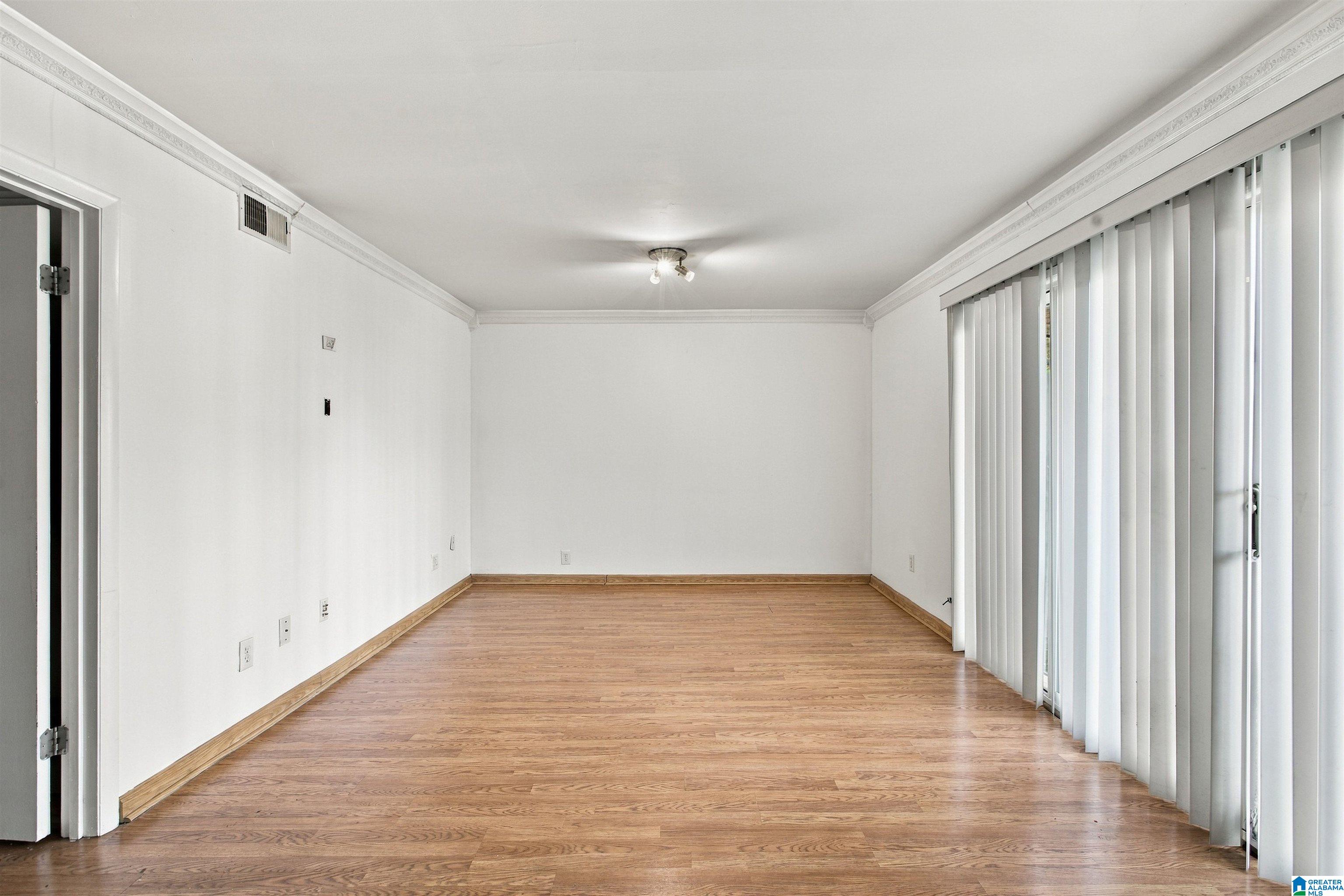 Photo 4 of Condo for sale at 2401 Arlington Crescent #A, Birmingham, AL 35205 | MLS# 21465220 | Listing updated on 2026-09-18
