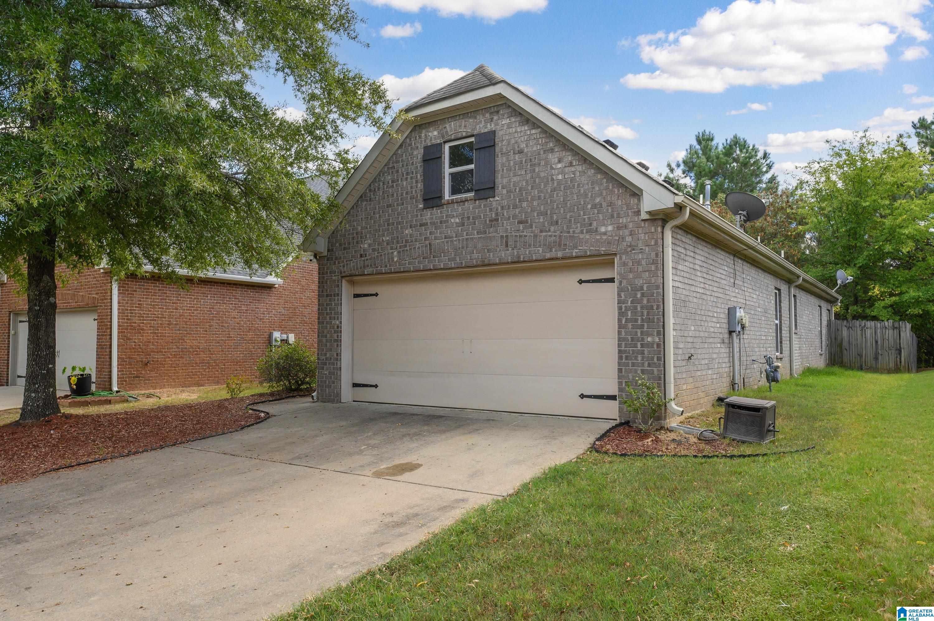 Photo 3 of Single family home for sale at 2733 Oxmoor Way, Birmingham, AL 35211 | MLS# 21465227 | Listing updated on 2026-09-18