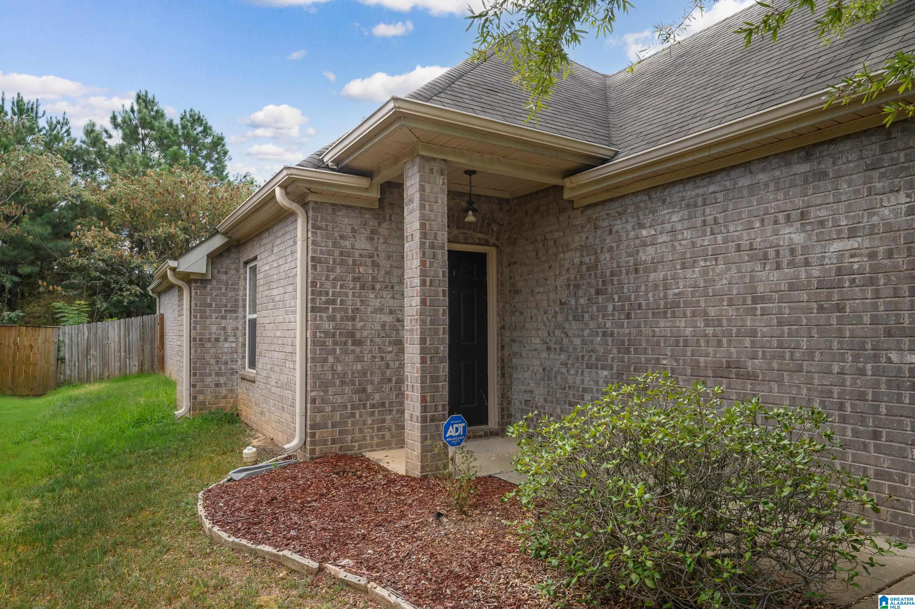 Photo 4 of Single family home for sale at 2733 Oxmoor Way, Birmingham, AL 35211 | MLS# 21465227 | Listing updated on 2026-09-18
