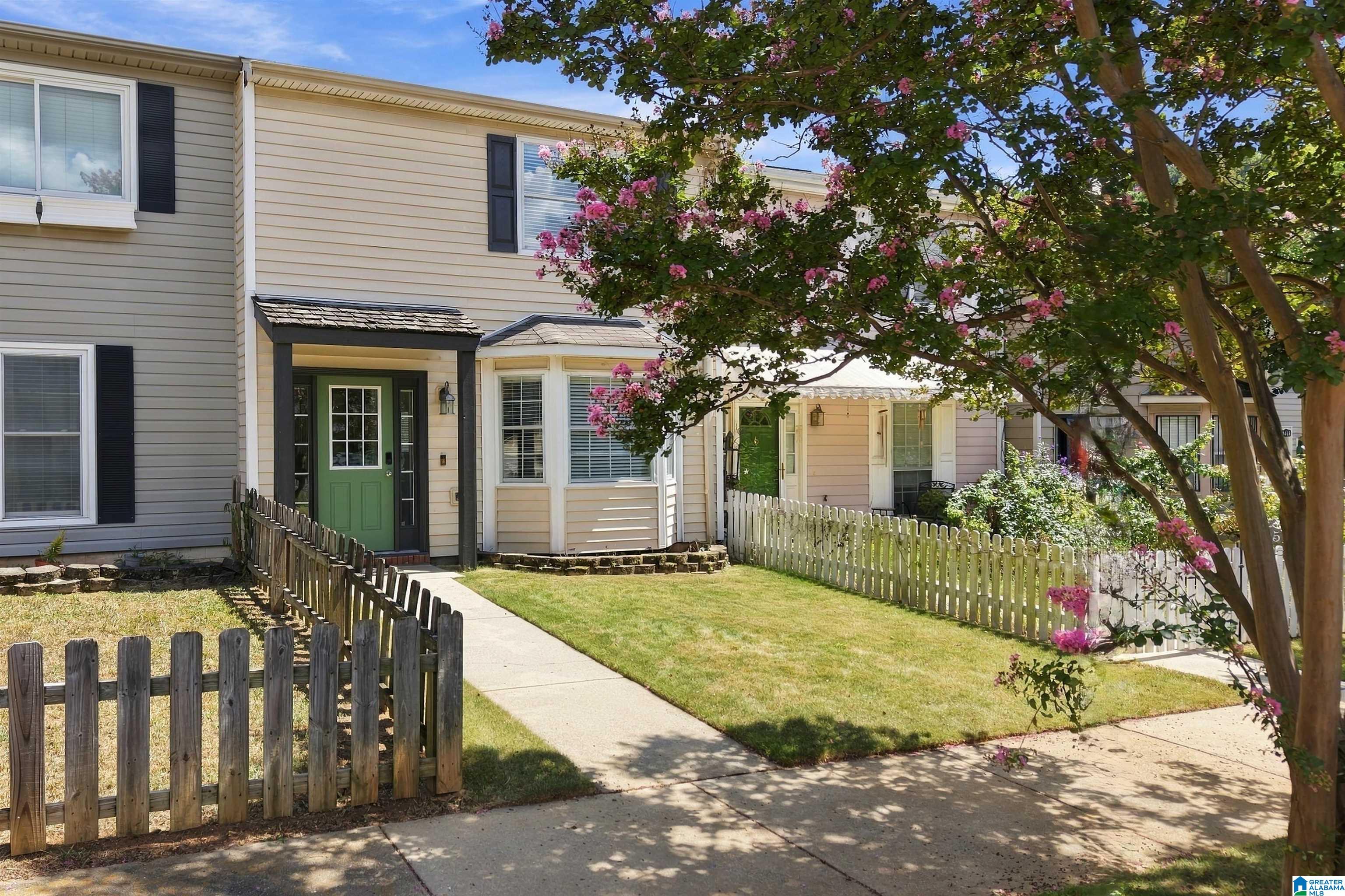 Photo 4 of Townhouse for sale at 1403 17th Street S, Birmingham, AL 35205 | MLS# 21465246 | Listing updated on 2026-09-18