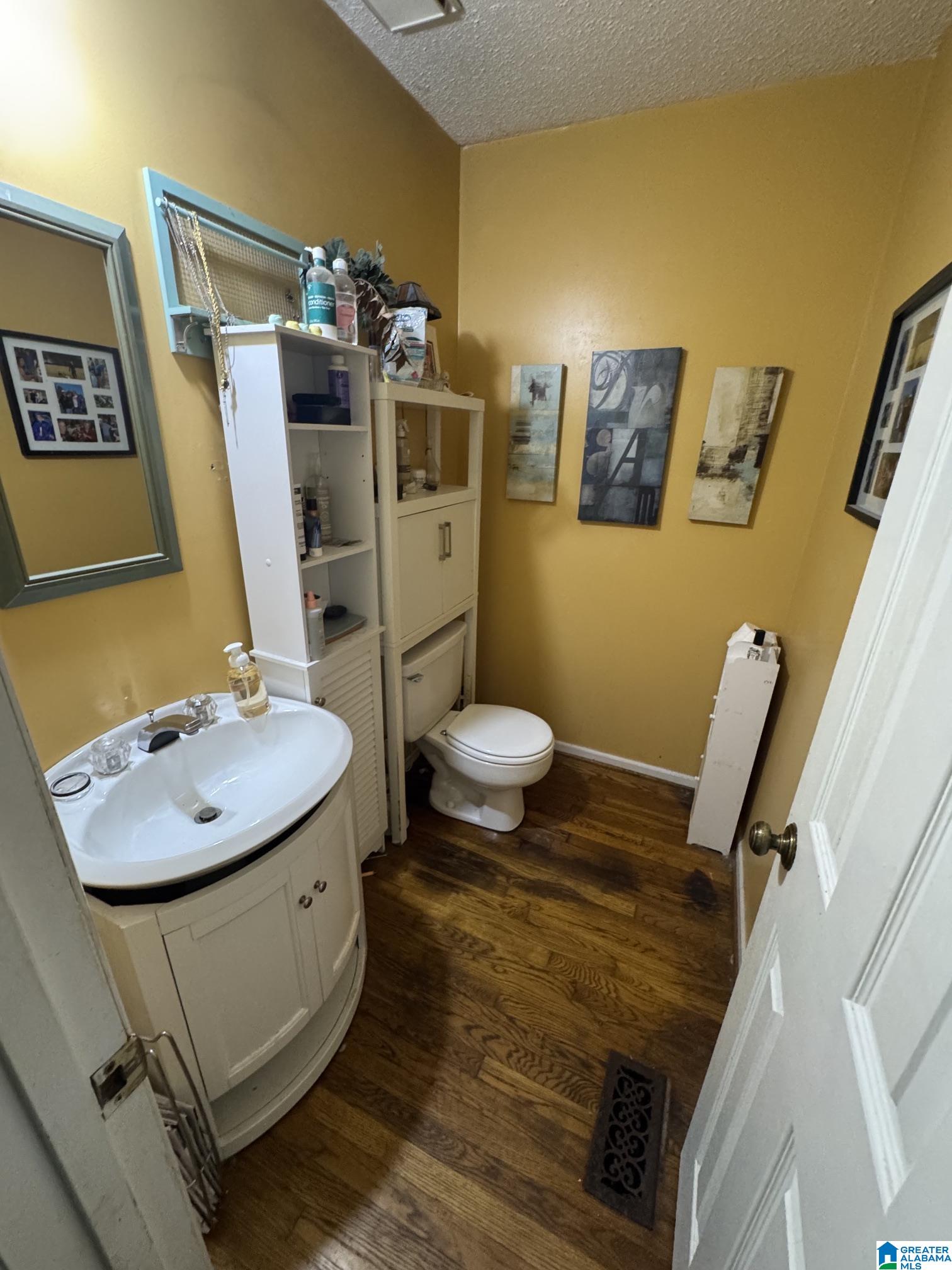 Photo 4 of Single family home for sale at 302 Oak Leaf Cir, Hoover, AL 35244 | MLS# 21465266 | Listing updated on 2026-09-18