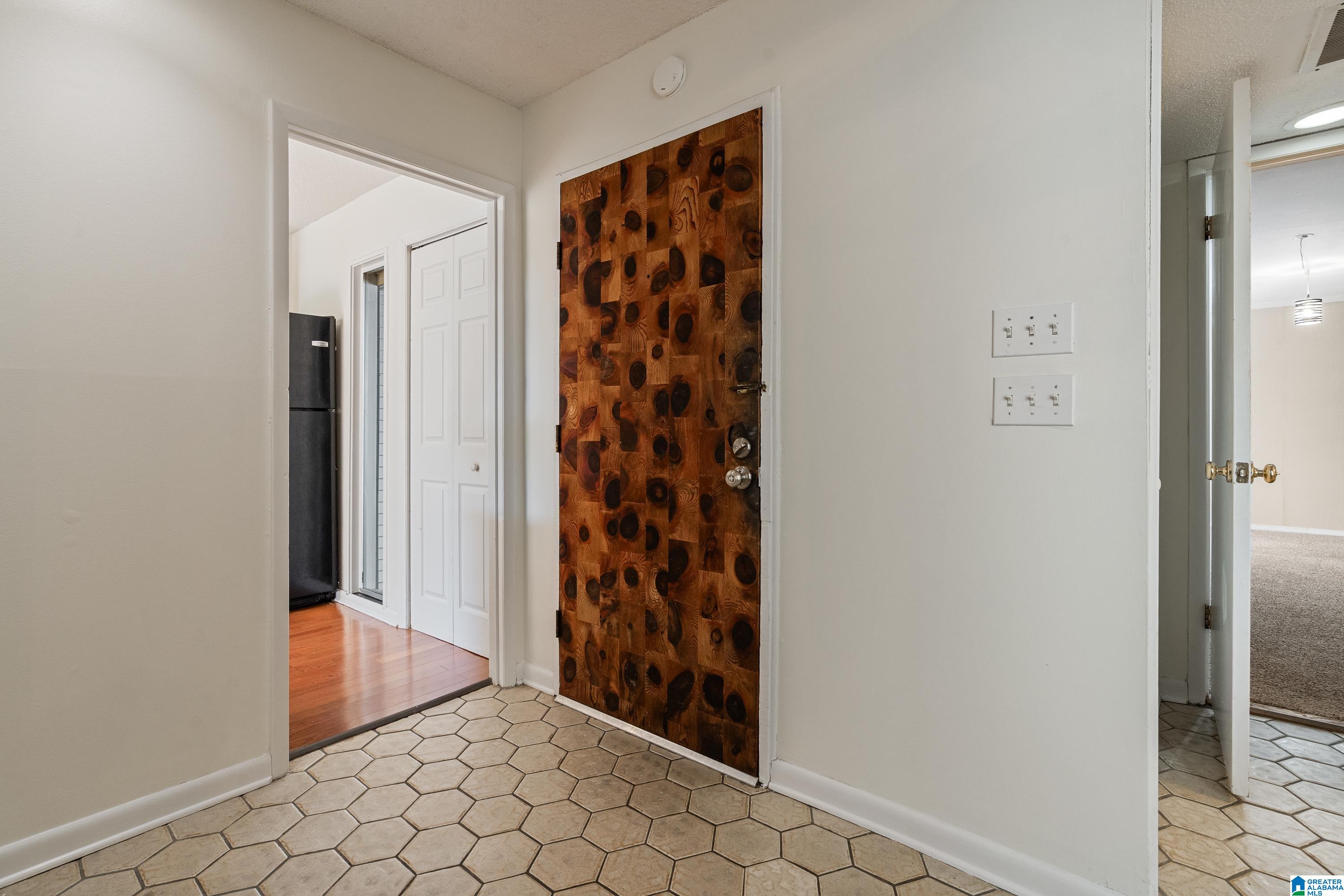Photo 2 of Condo for sale at 18 Berrywood Dr #18, Vestavia Hills, AL 35216 | MLS# 21465267 | Listing updated on 2026-09-17